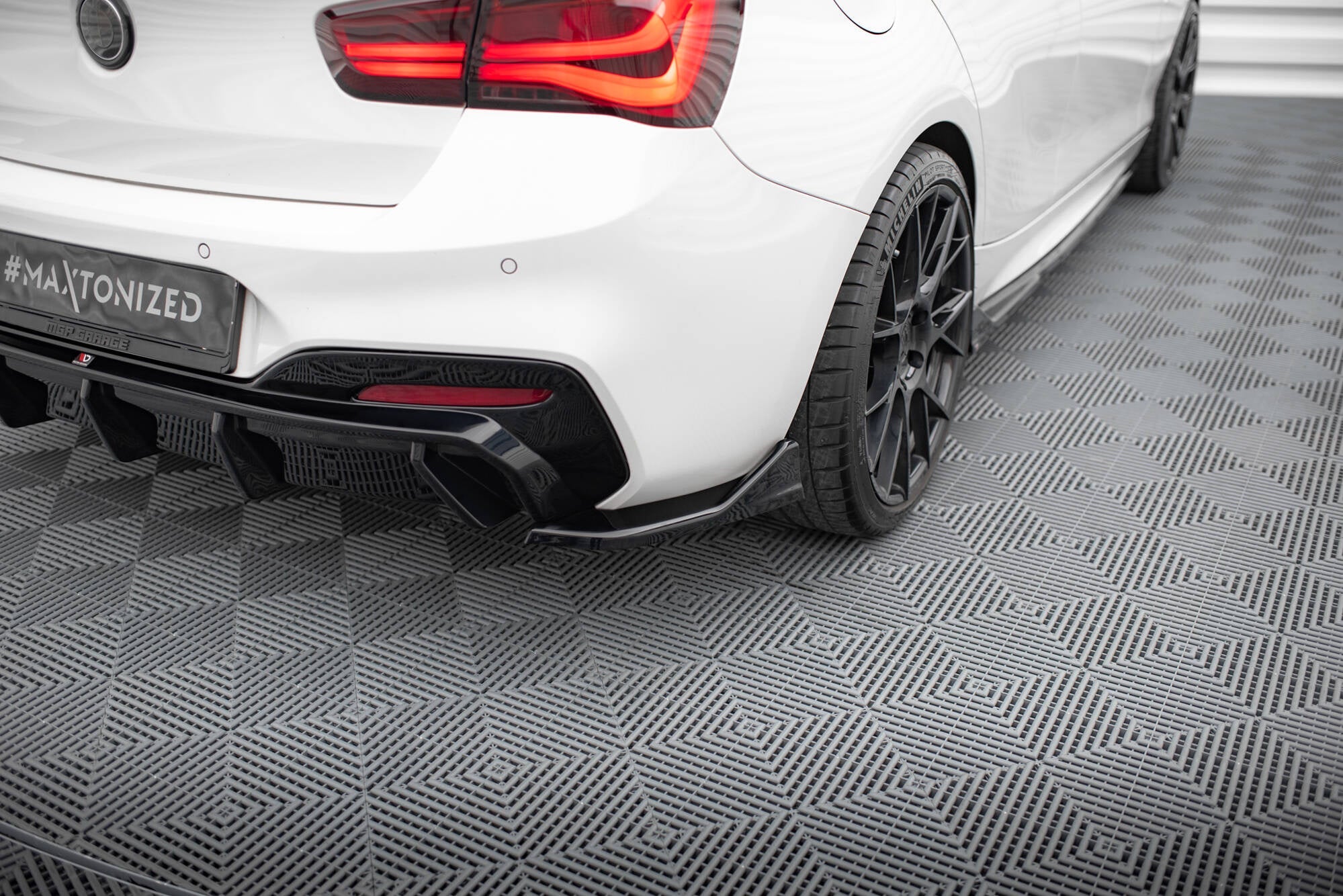Maxton Design Splitters laterales traseros (For Rear Valance V.3) para BMW 1 M-Pack / M140i F20 Facelift - imagen 1