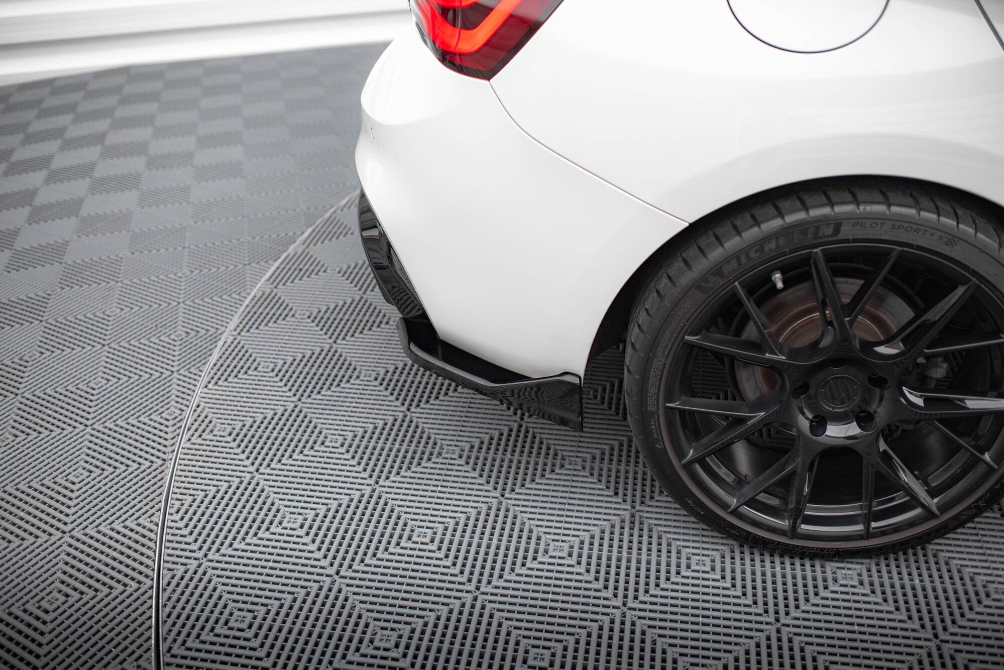 Maxton Design Splitters laterales traseros (For Rear Valance V.3) para BMW 1 M-Pack / M140i F20 Facelift - imagen 3