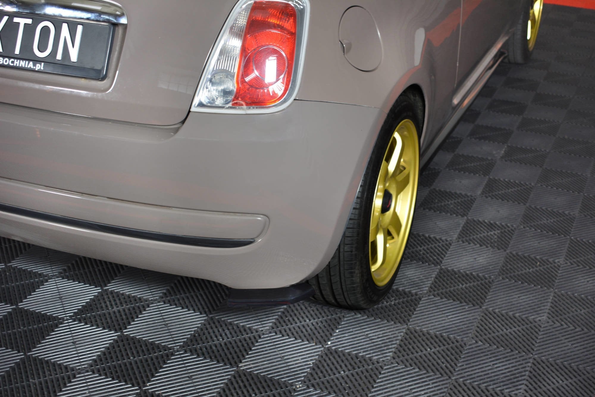 Maxton Design Splitters laterales traseros para Fiat 500 - imagen 1