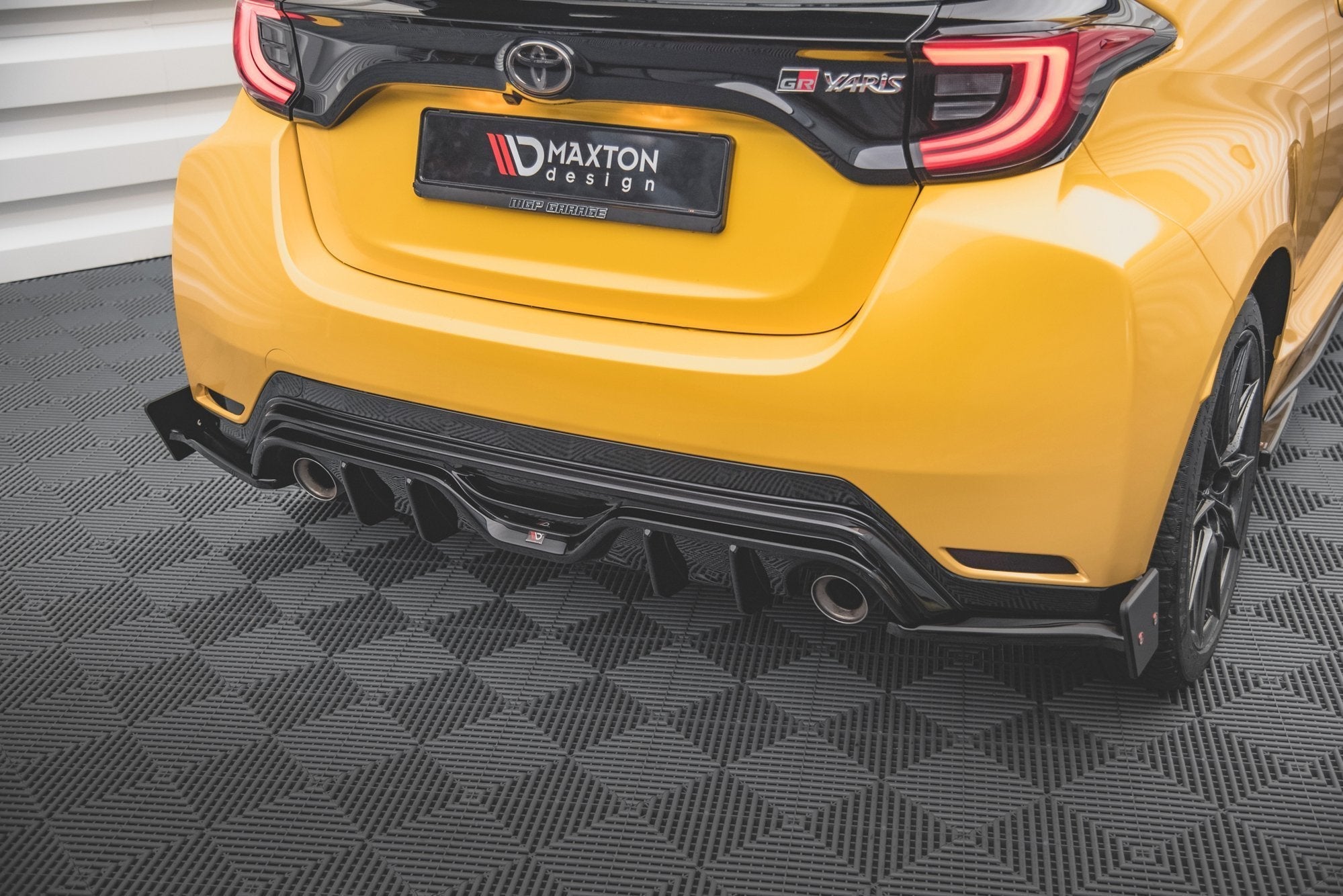 Maxton Design Splitters laterales traseros + Flaps V.4 para Toyota GR Yaris Mk4 - imagen 3