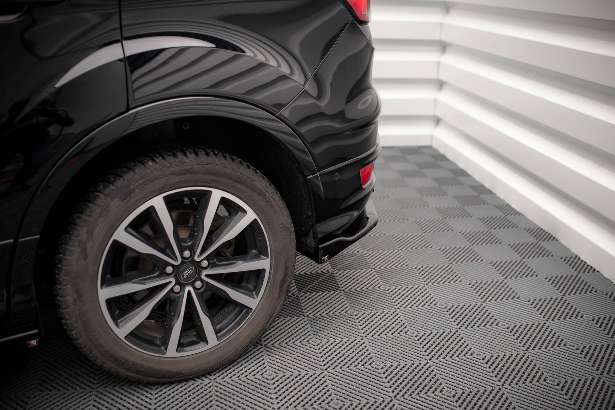 Maxton Design Splitters laterales traseros para Ford Escape ST-Line Mk3 - imagen 3
