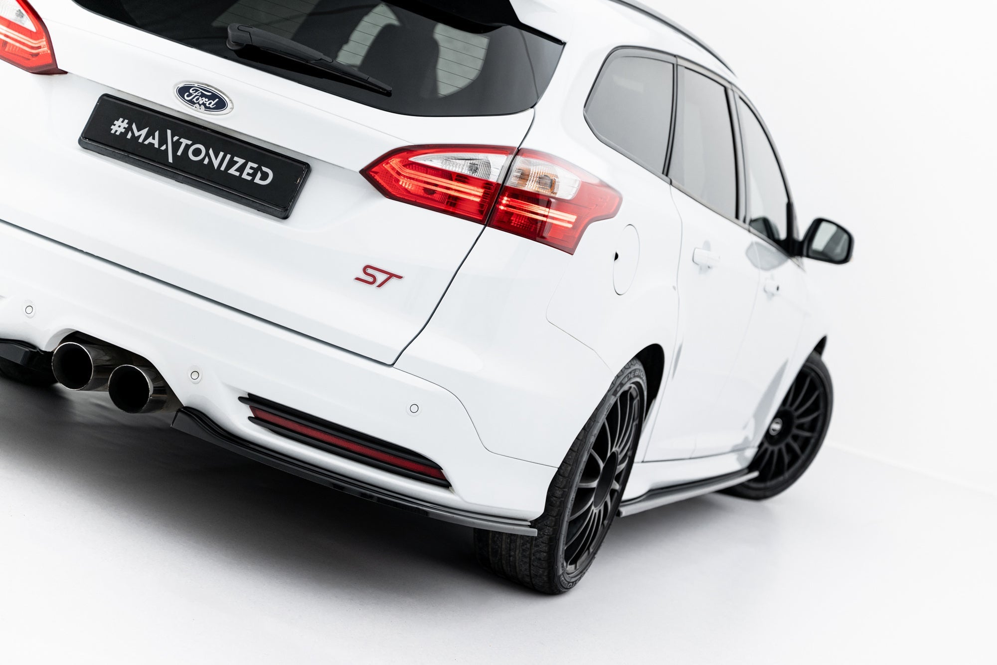 Maxton Design Splitters laterales traseros para Ford Focus ST Estate Mk3 / Mk3 Facelift - imagen 1
