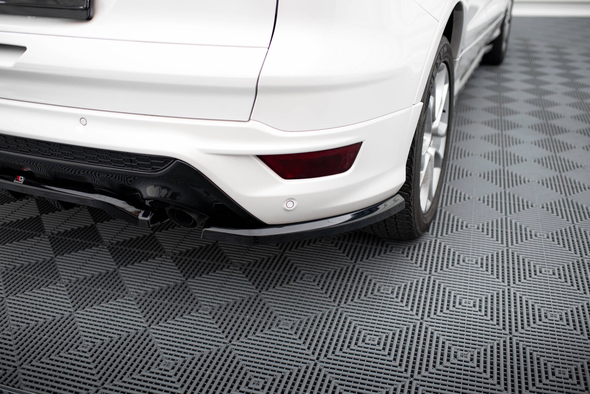 Maxton Design Splitters laterales traseros para Ford Kuga ST-Line Mk2 - imagen 1