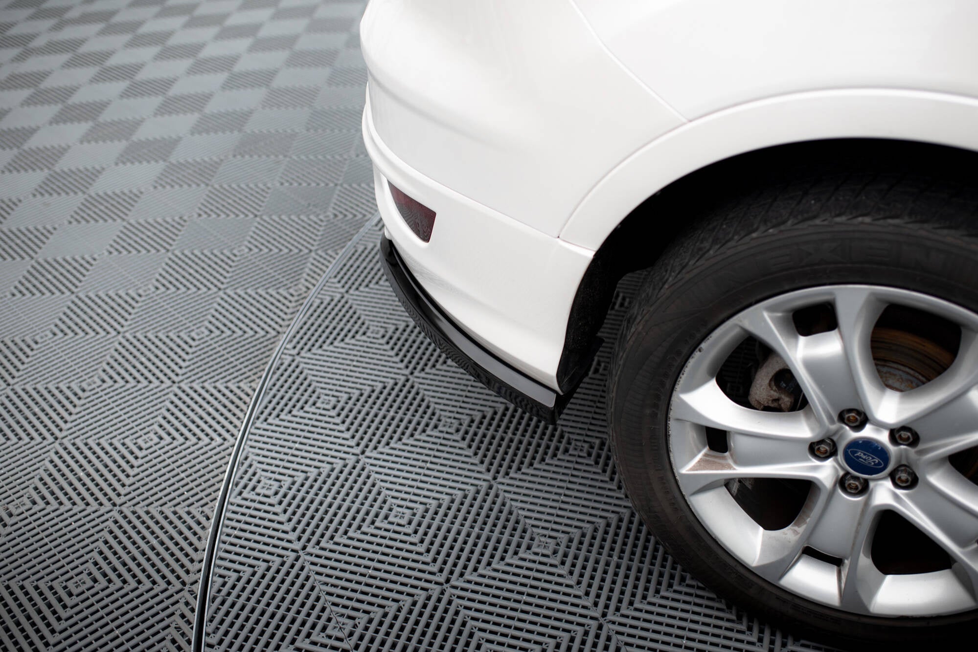 Maxton Design Splitters laterales traseros para Ford Kuga ST-Line Mk2 - imagen 3