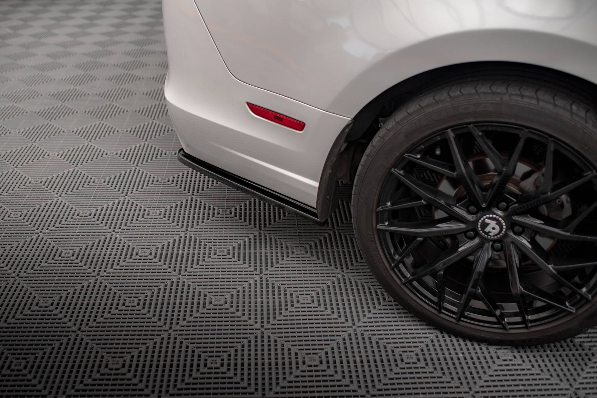 Maxton Design Splitters laterales traseros para Ford Mustang Mk5 Facelift - imagen 3