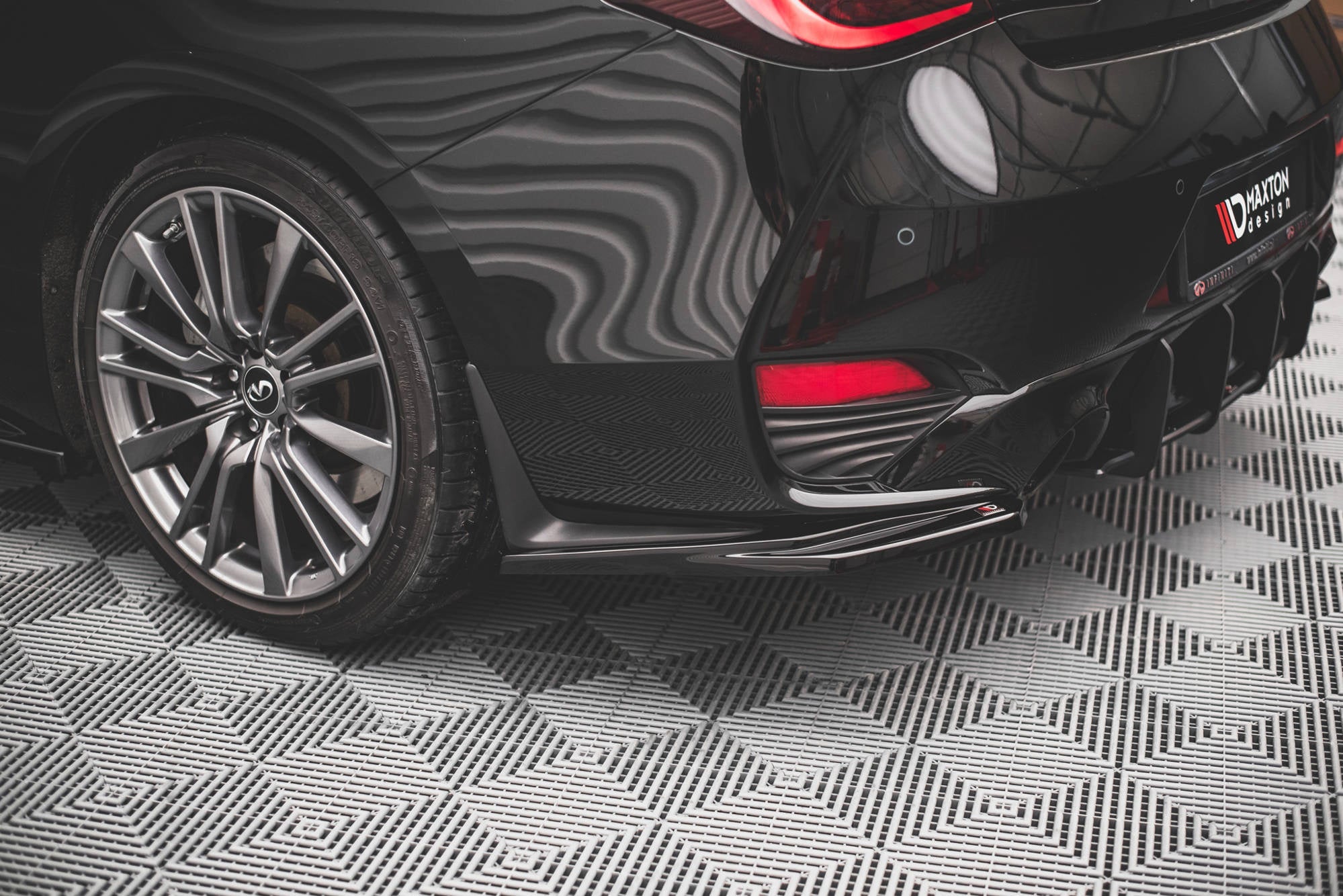 Maxton Design Splitters laterales traseros para Infiniti Q60 S Mk2 - imagen 1