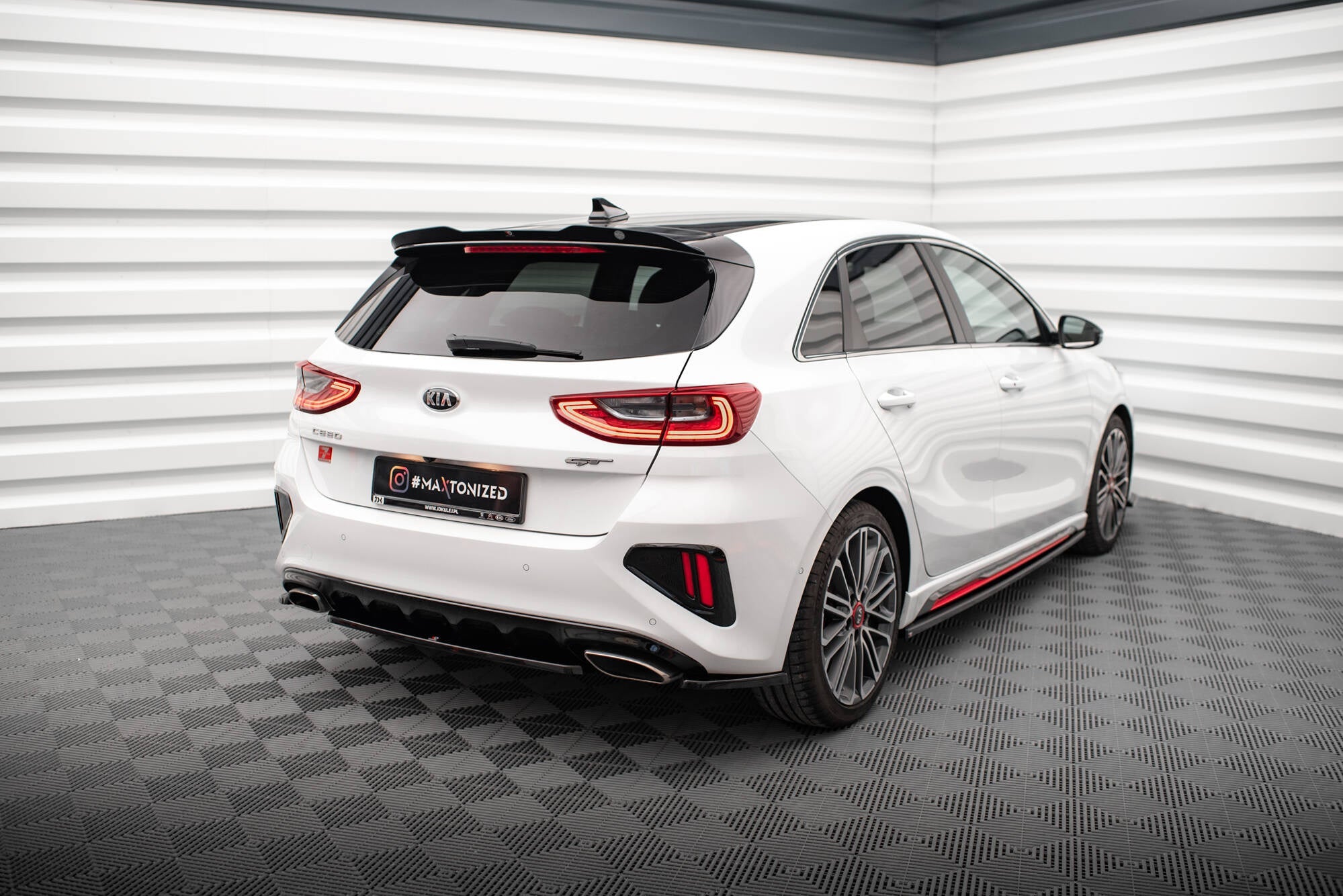 Maxton Design Splitters laterales traseros para Kia Ceed GT Mk3 - imagen 2