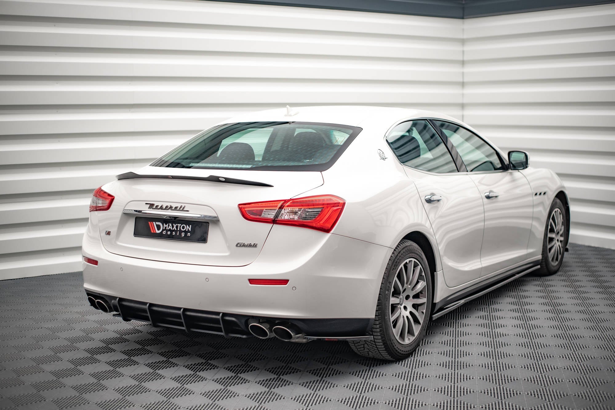 Maxton Design Splitters laterales traseros para Maserati Ghibli Mk3 - imagen 1