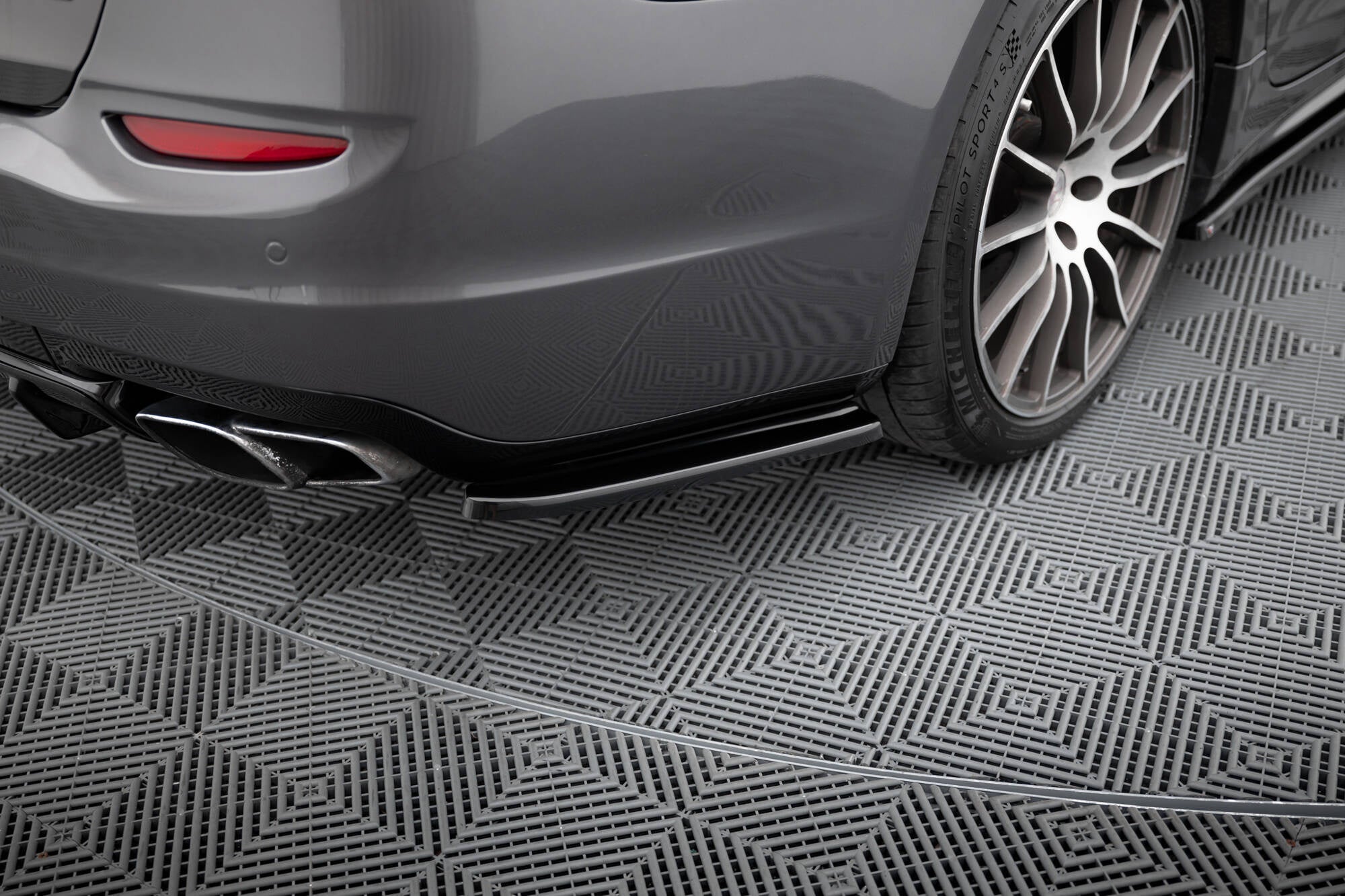 Maxton Design Splitters laterales traseros para Maserati Quattroporte Mk6 - imagen 1