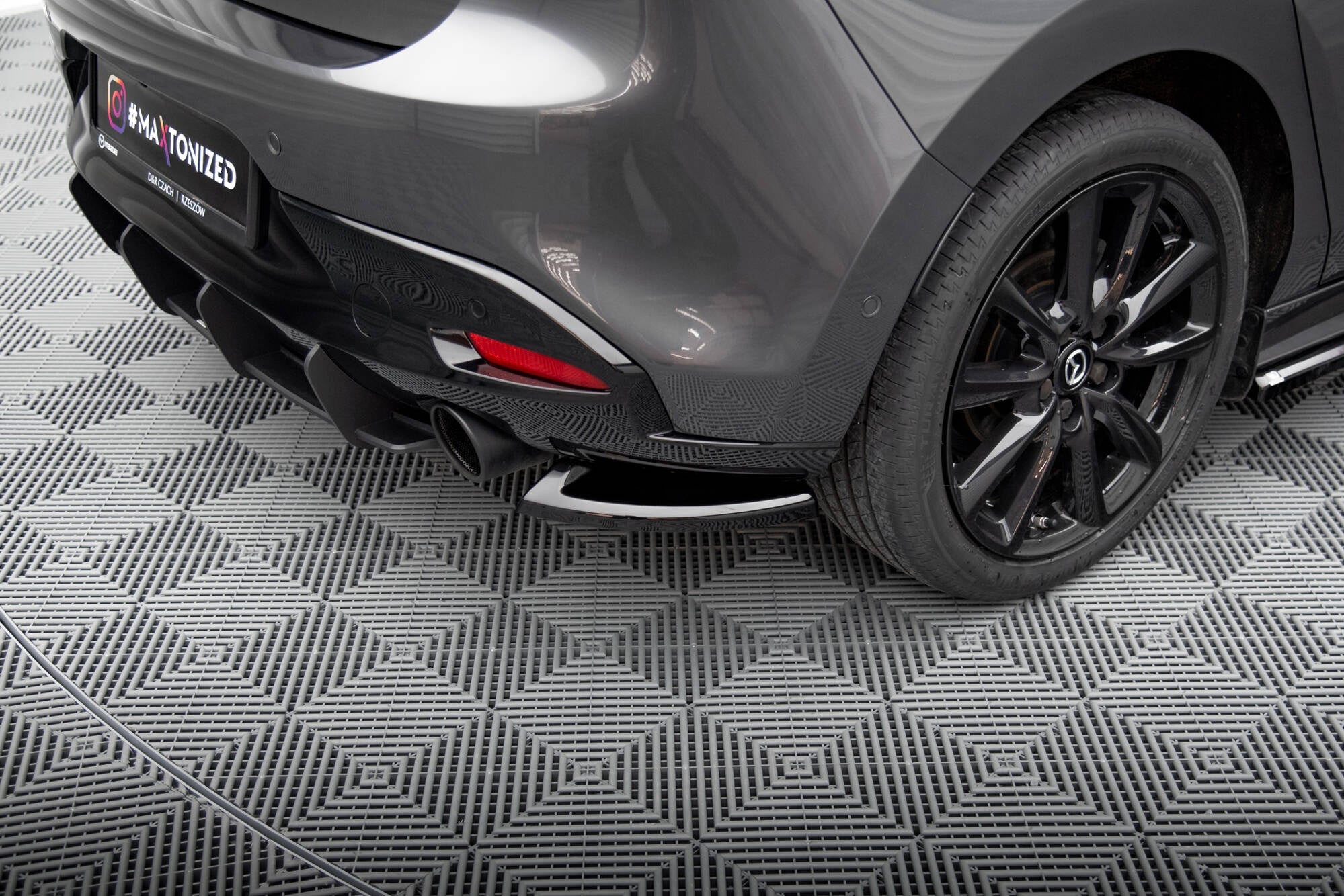Maxton Design Splitters laterales traseros para Mazda 3 Mk4 - imagen 1