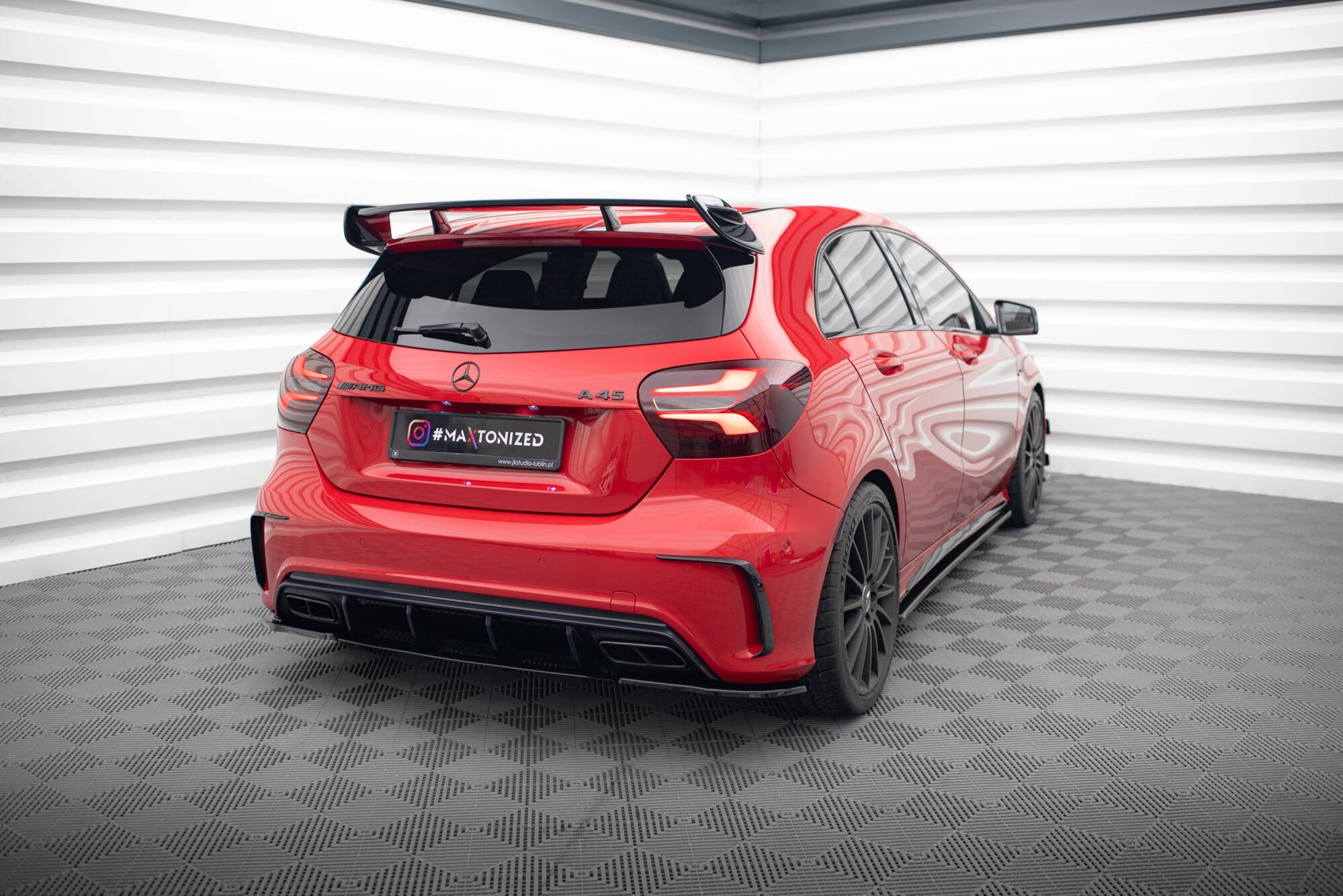 Maxton Design Splitters laterales traseros para Mercedes A W176 AMG Facelift - imagen 2