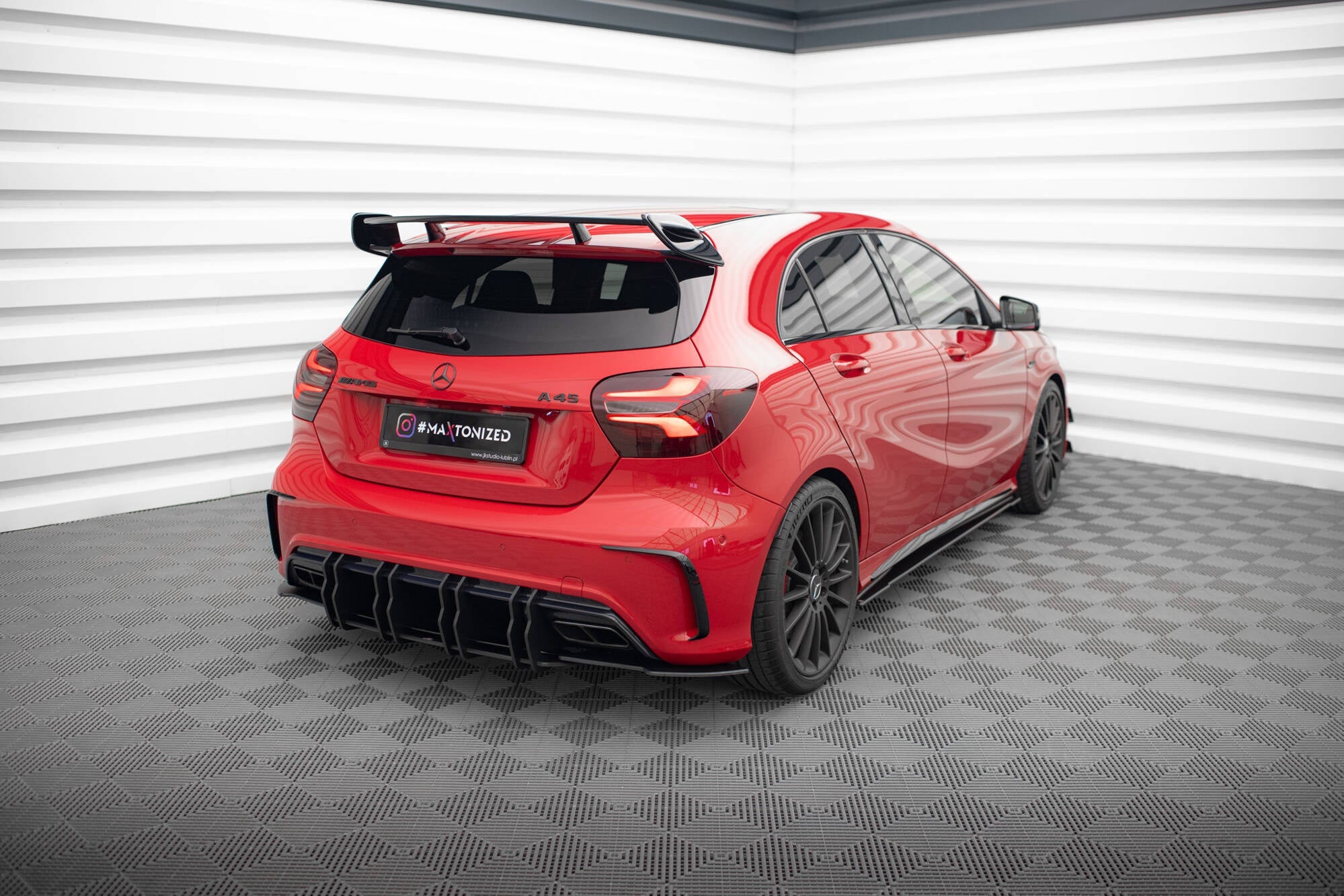 Maxton Design Splitters laterales traseros para Mercedes A W176 AMG Facelift - imagen 4