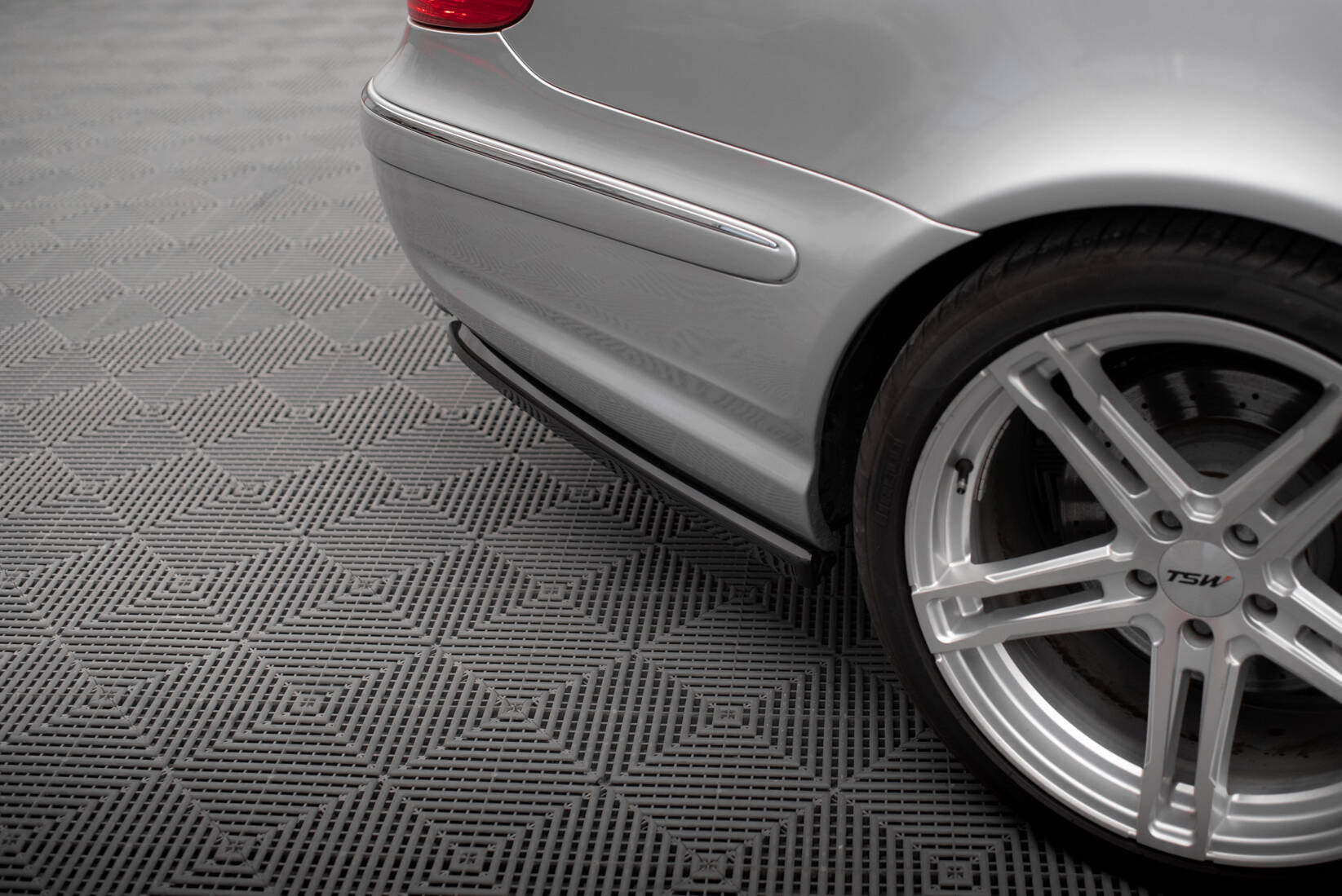Maxton Design Splitters laterales traseros para Mercedes-Benz E 55 AMG W211 - imagen 2
