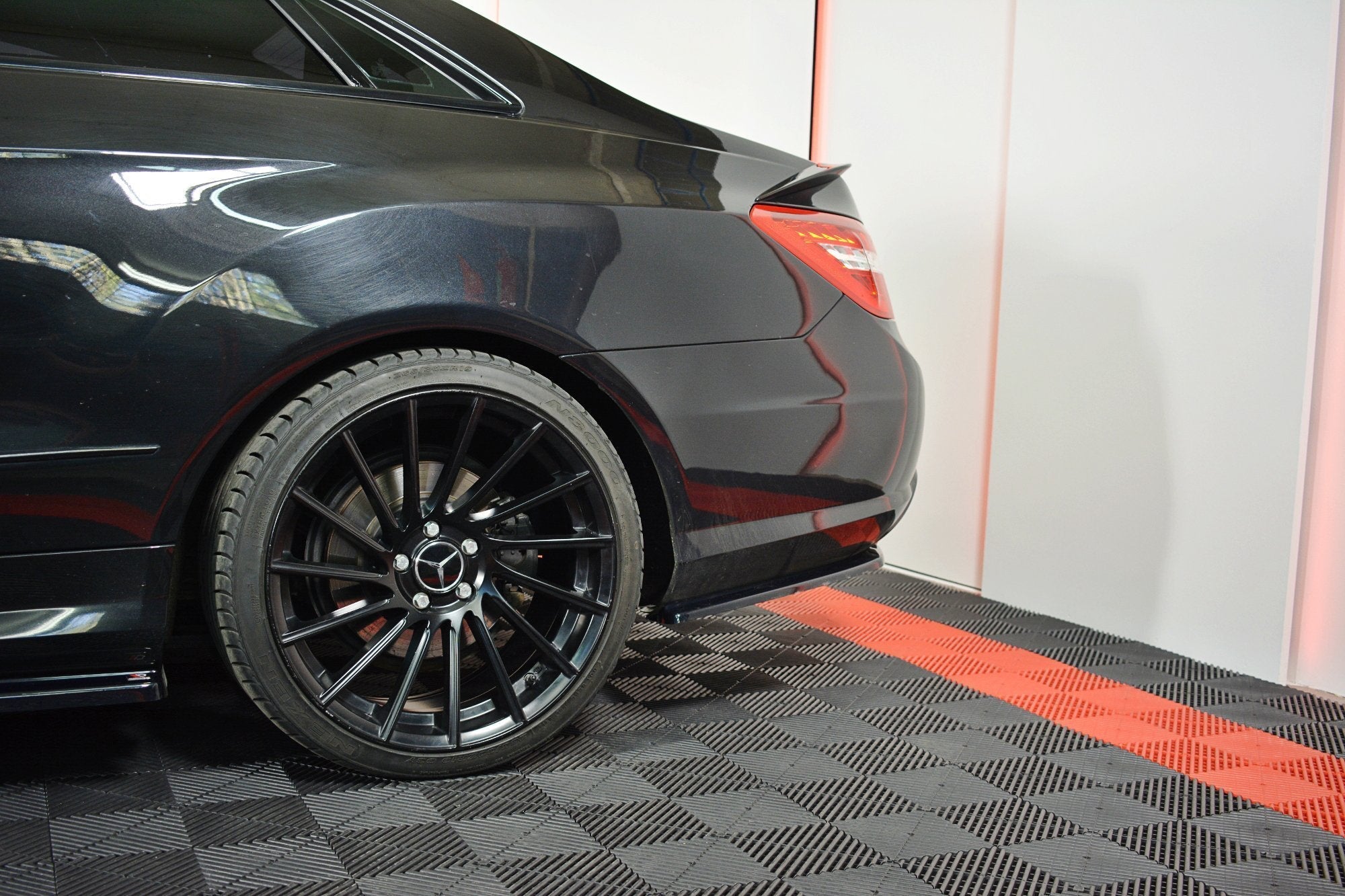 Maxton Design Splitters laterales traseros para Mercedes-Benz E-Class W207 Coupe AMG-Line - imagen 2
