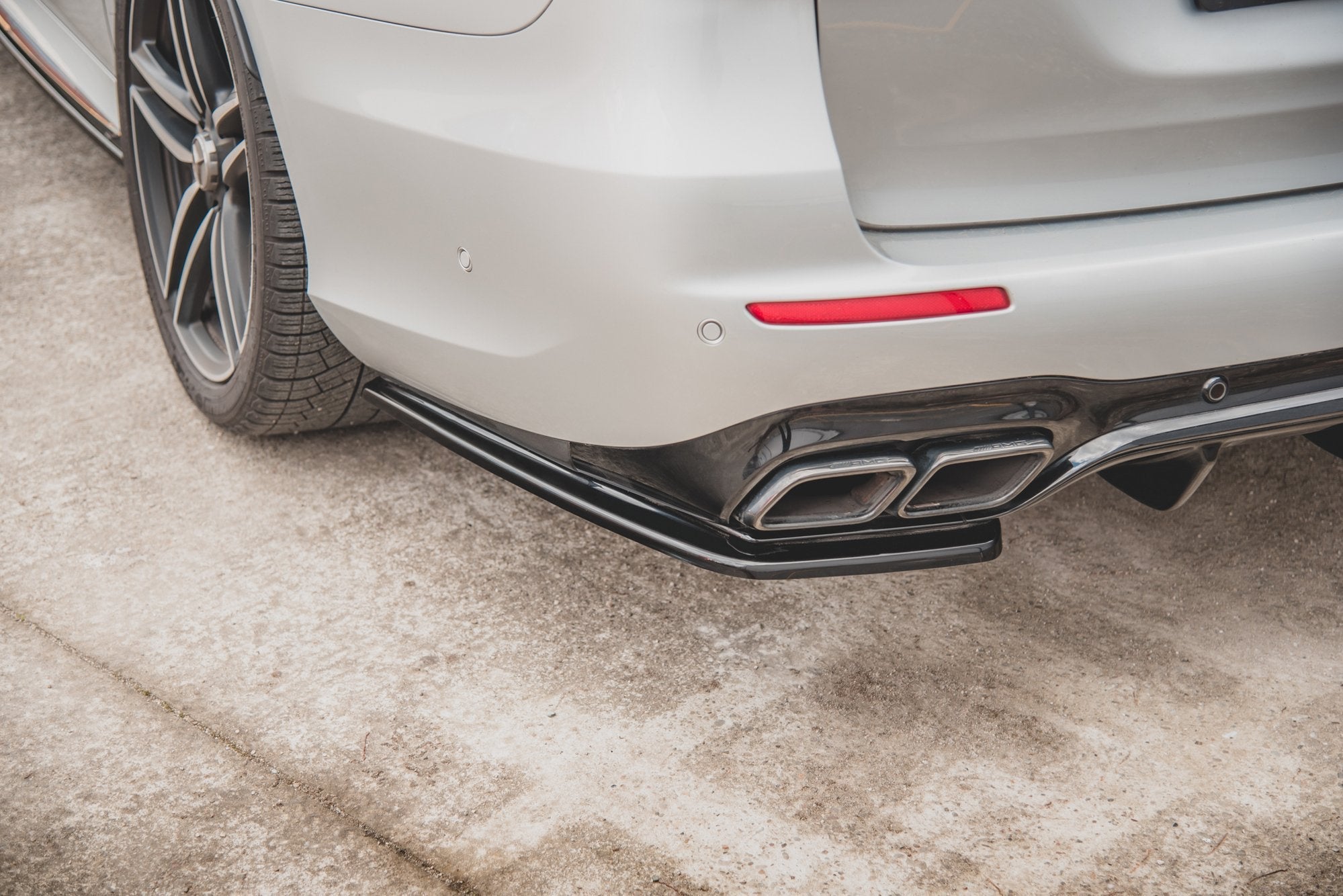 Maxton Design Splitters laterales traseros para Mercedes-Benz E63 AMG Estate S213 - imagen 1