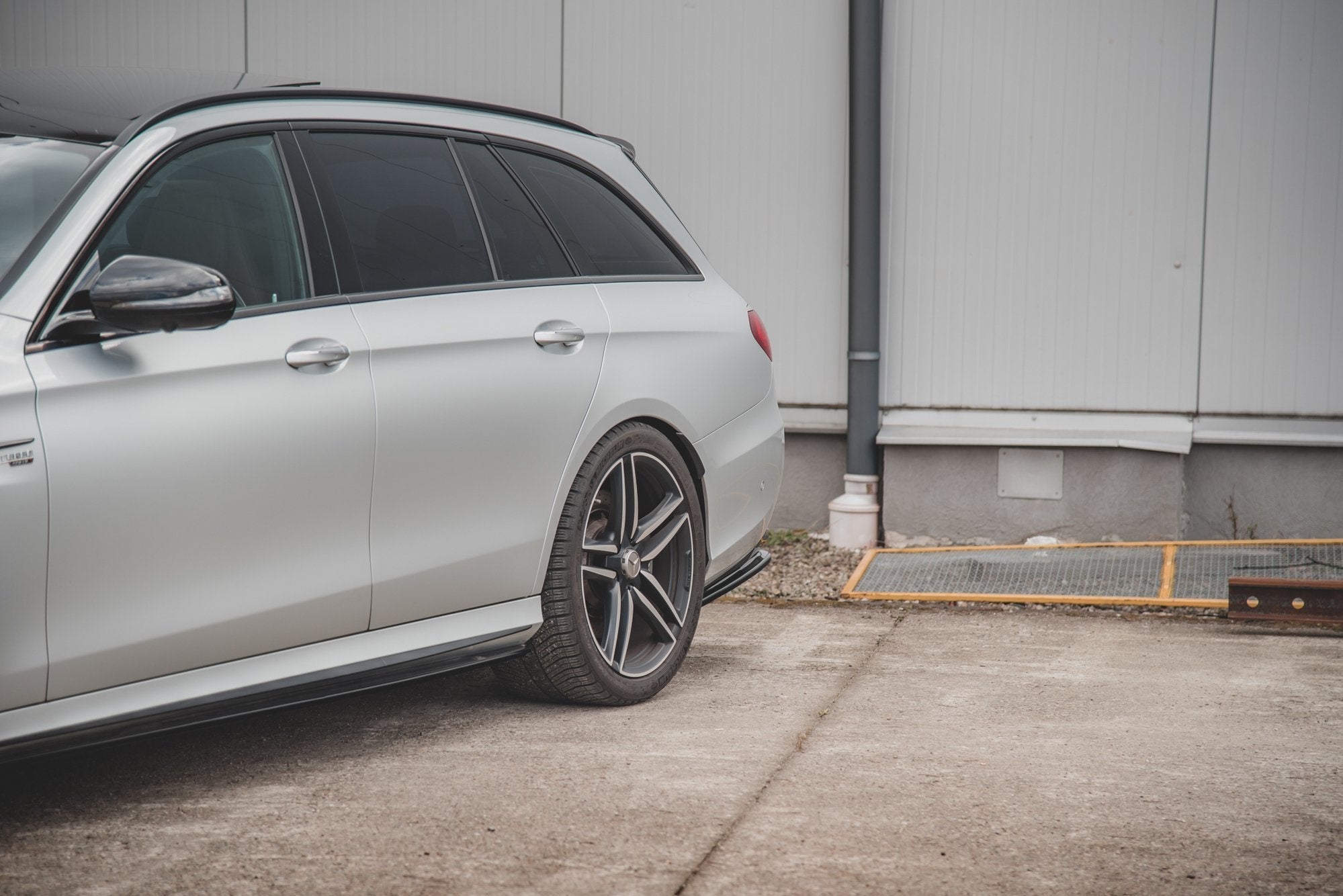 Maxton Design Splitters laterales traseros para Mercedes-Benz E63 AMG Estate S213 - imagen 3