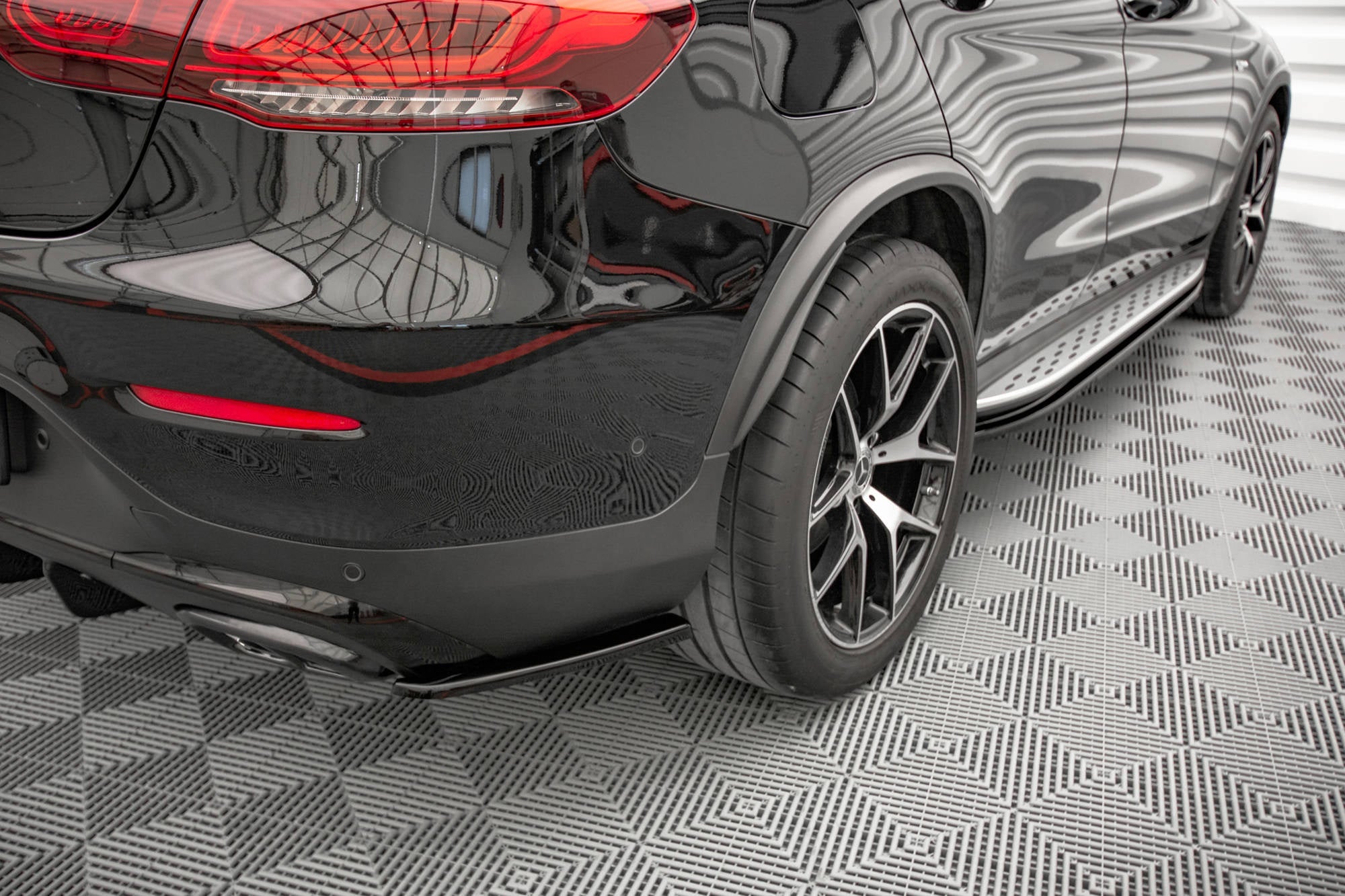 Maxton Design Splitters laterales traseros para Mercedes-Benz GLC Coupe AMG-Line C253 Facelift - imagen 1