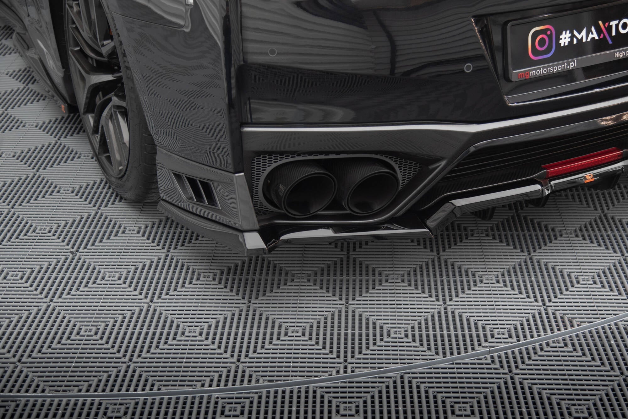 Maxton Design Splitters laterales traseros para Nissan GTR R35 Facelift - imagen 1
