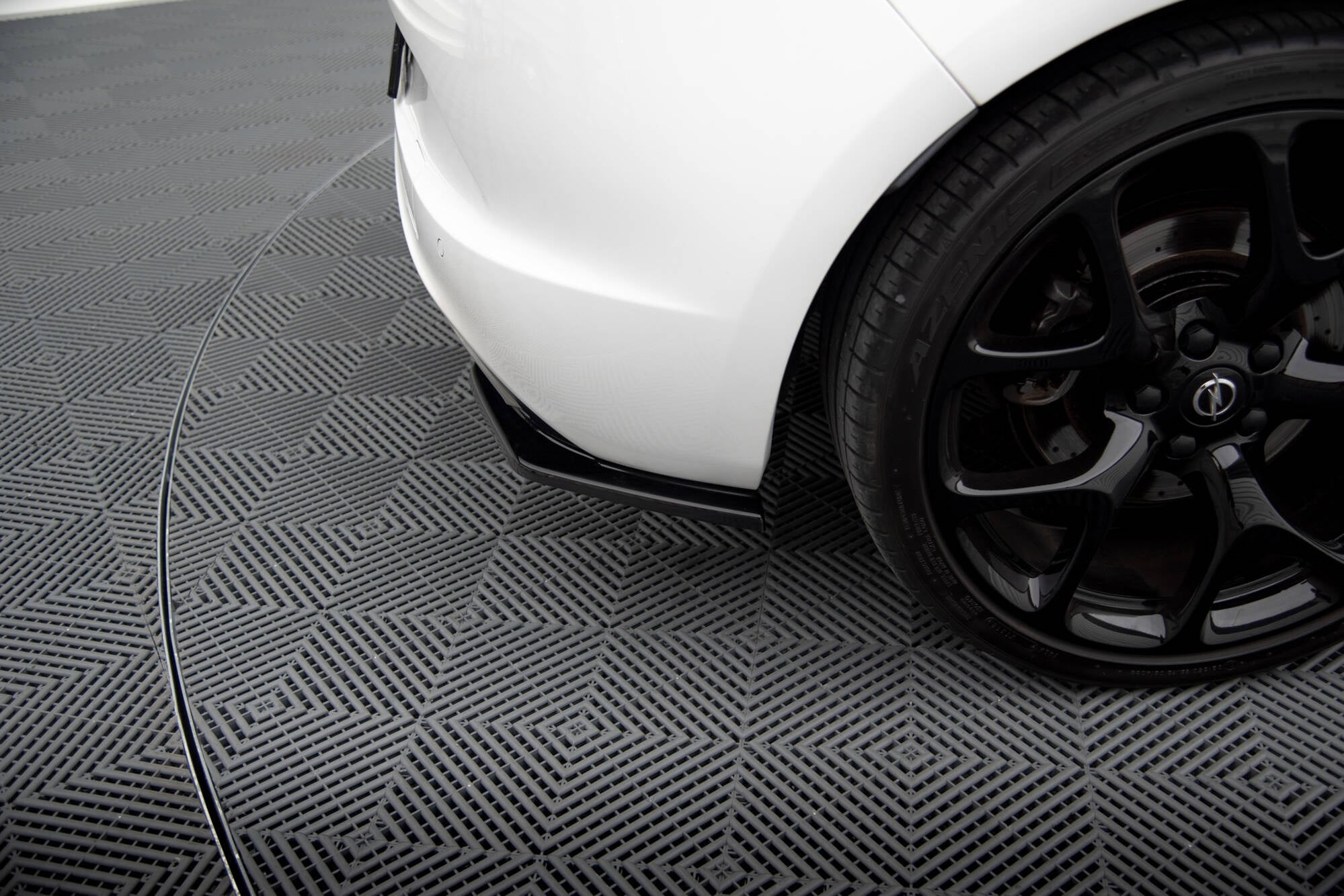 Maxton Design Splitters laterales traseros para Opel Astra J OPC / VXR - imagen 3