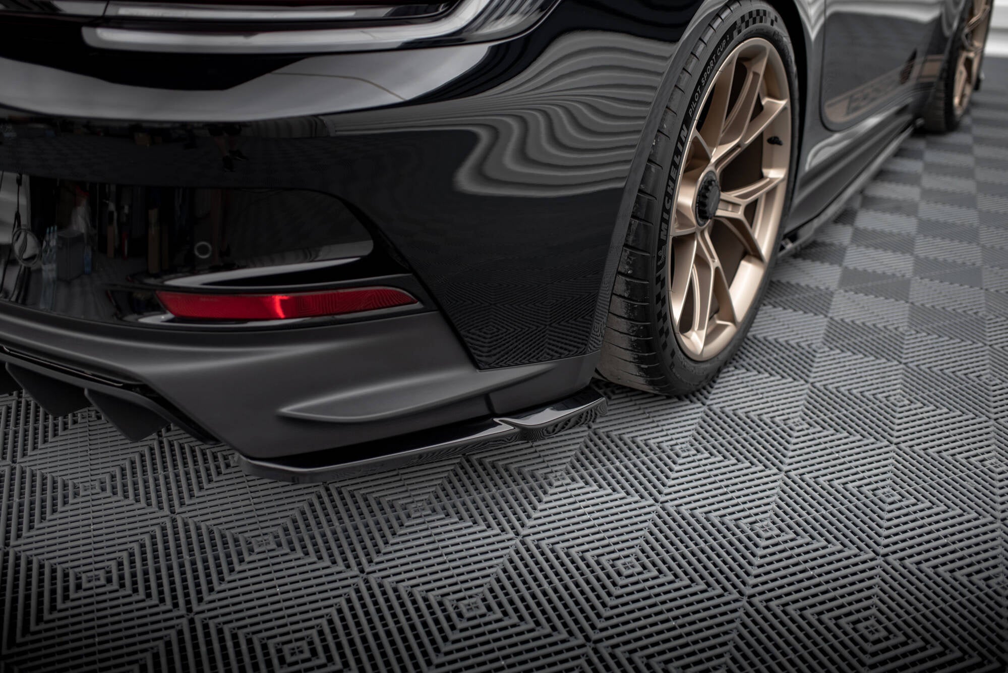 Maxton Design Splitters laterales traseros para Porsche 911 992 GT3 - imagen 1
