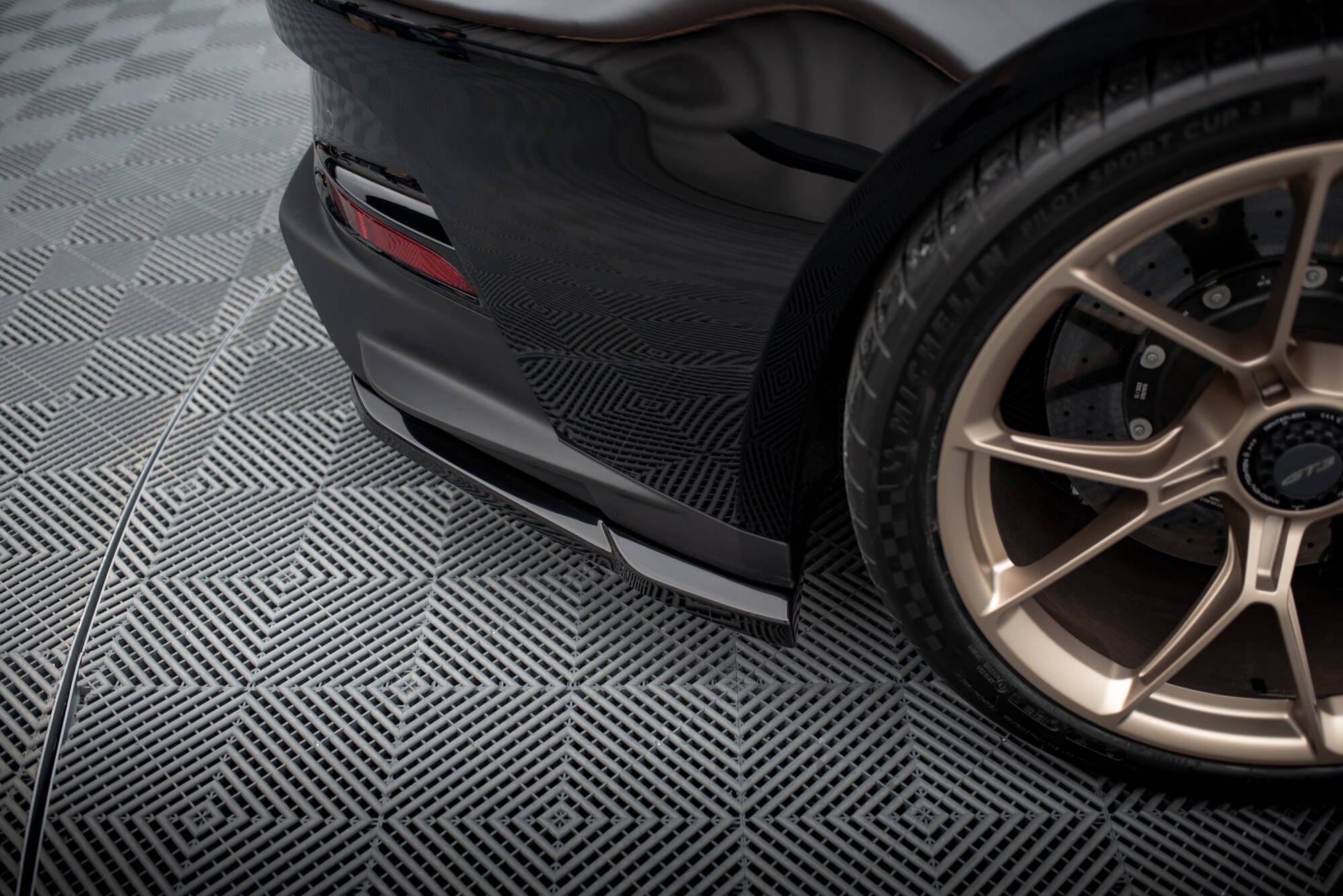 Maxton Design Splitters laterales traseros para Porsche 911 992 GT3 - imagen 3