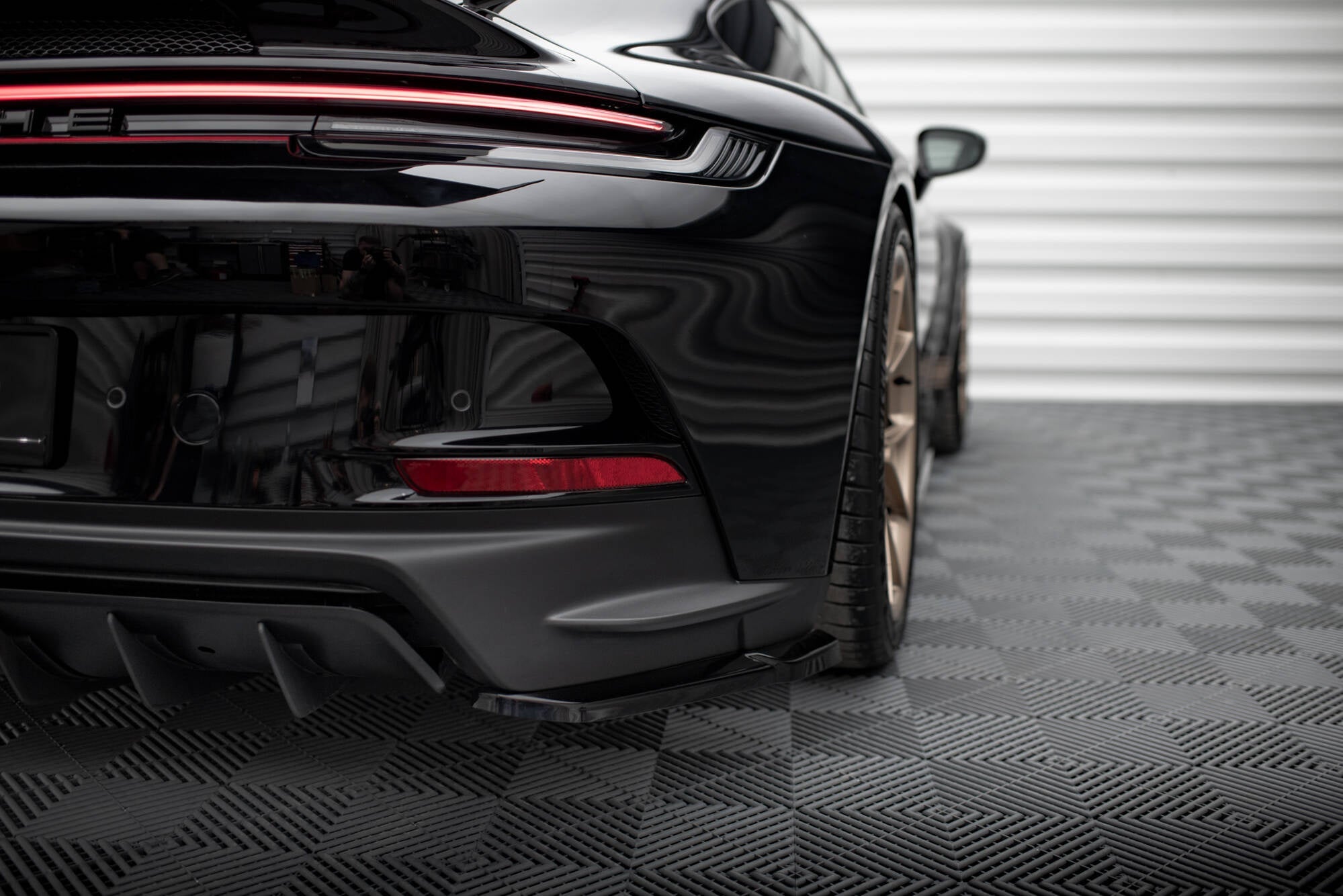 Maxton Design Splitters laterales traseros para Porsche 911 992 GT3 - imagen 4