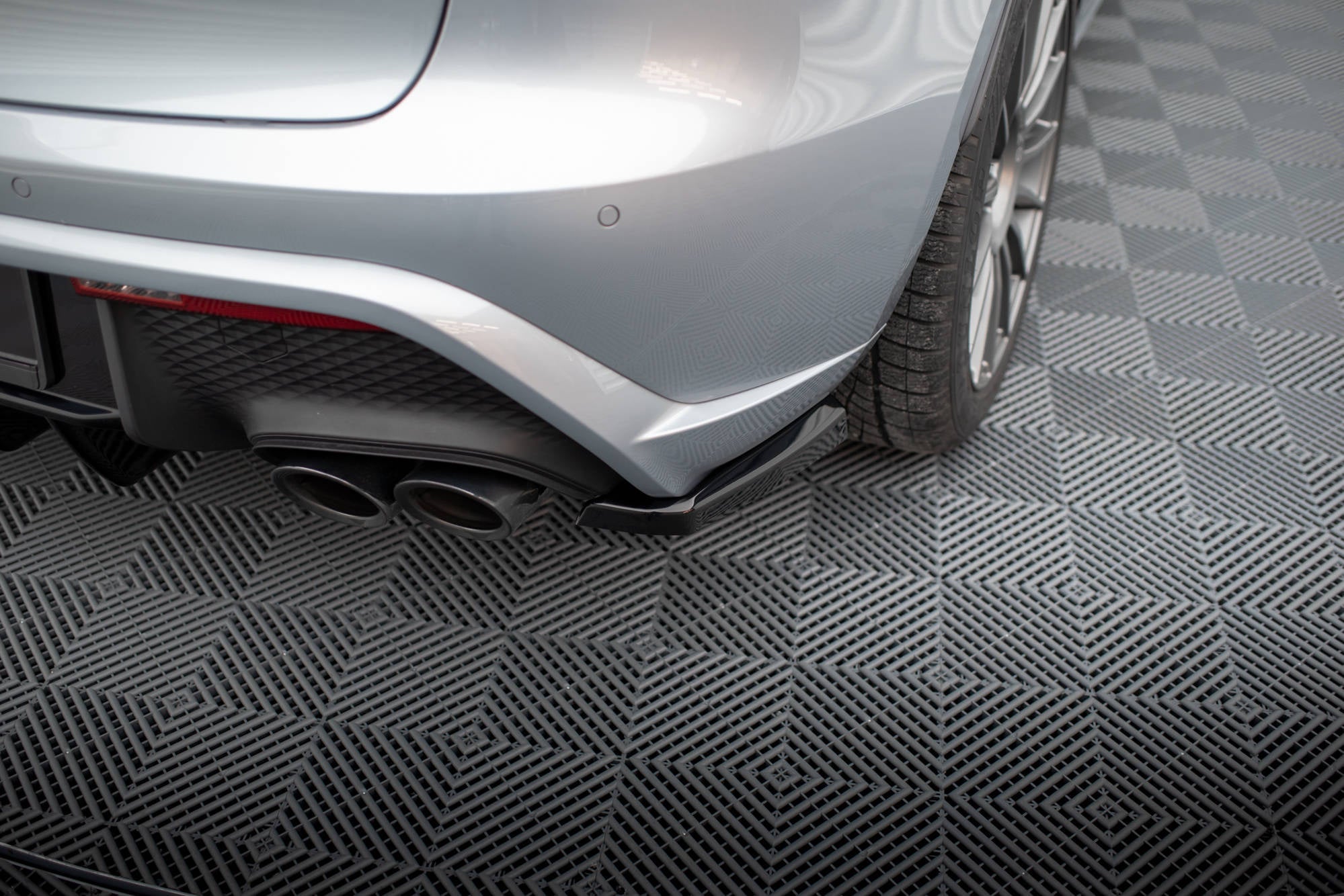 Maxton Design Splitters laterales traseros para Porsche Macan Mk1 Facelift 2 - imagen 1