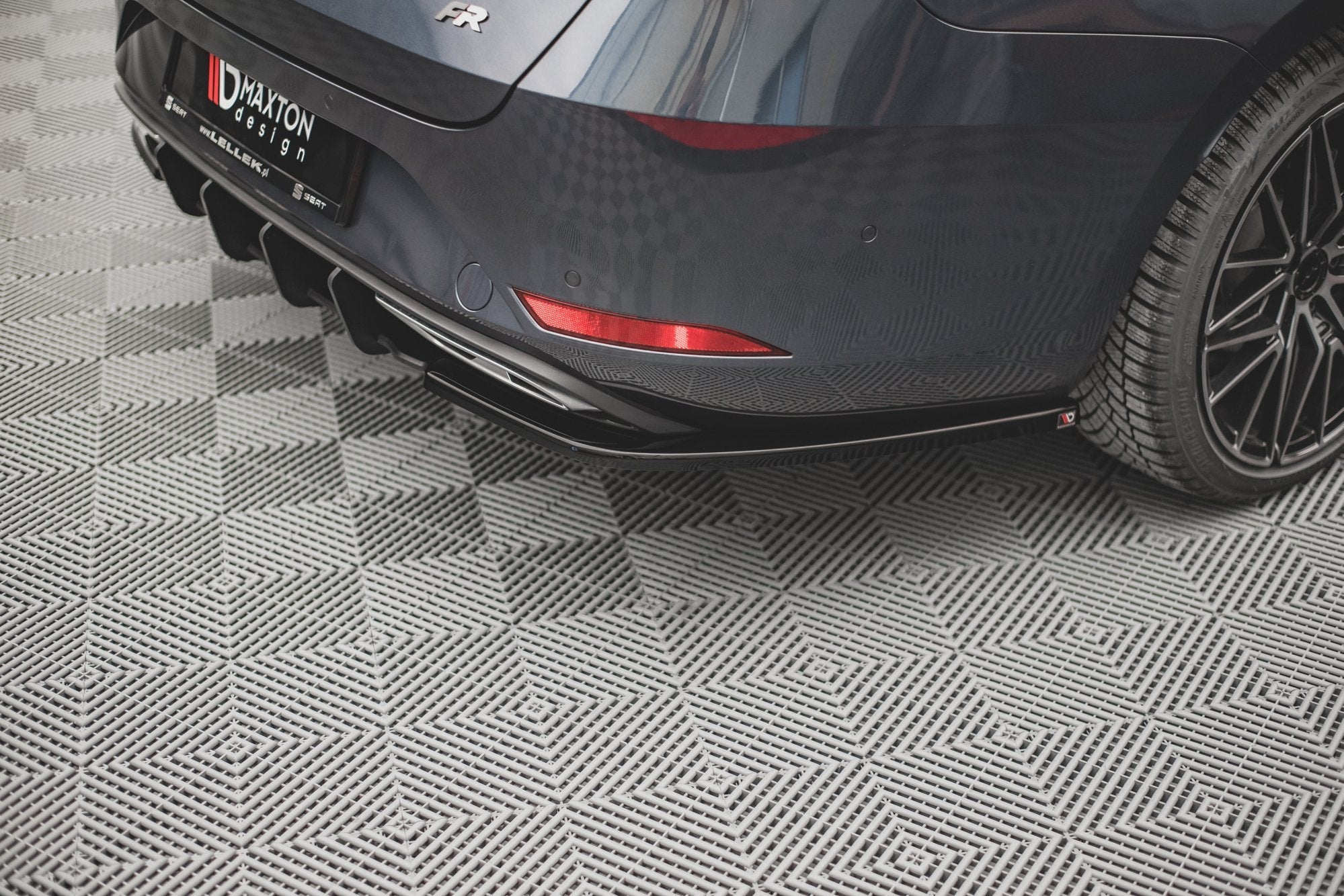 Maxton Design Splitters laterales traseros para Seat Leon FR ST Mk4 - imagen 1