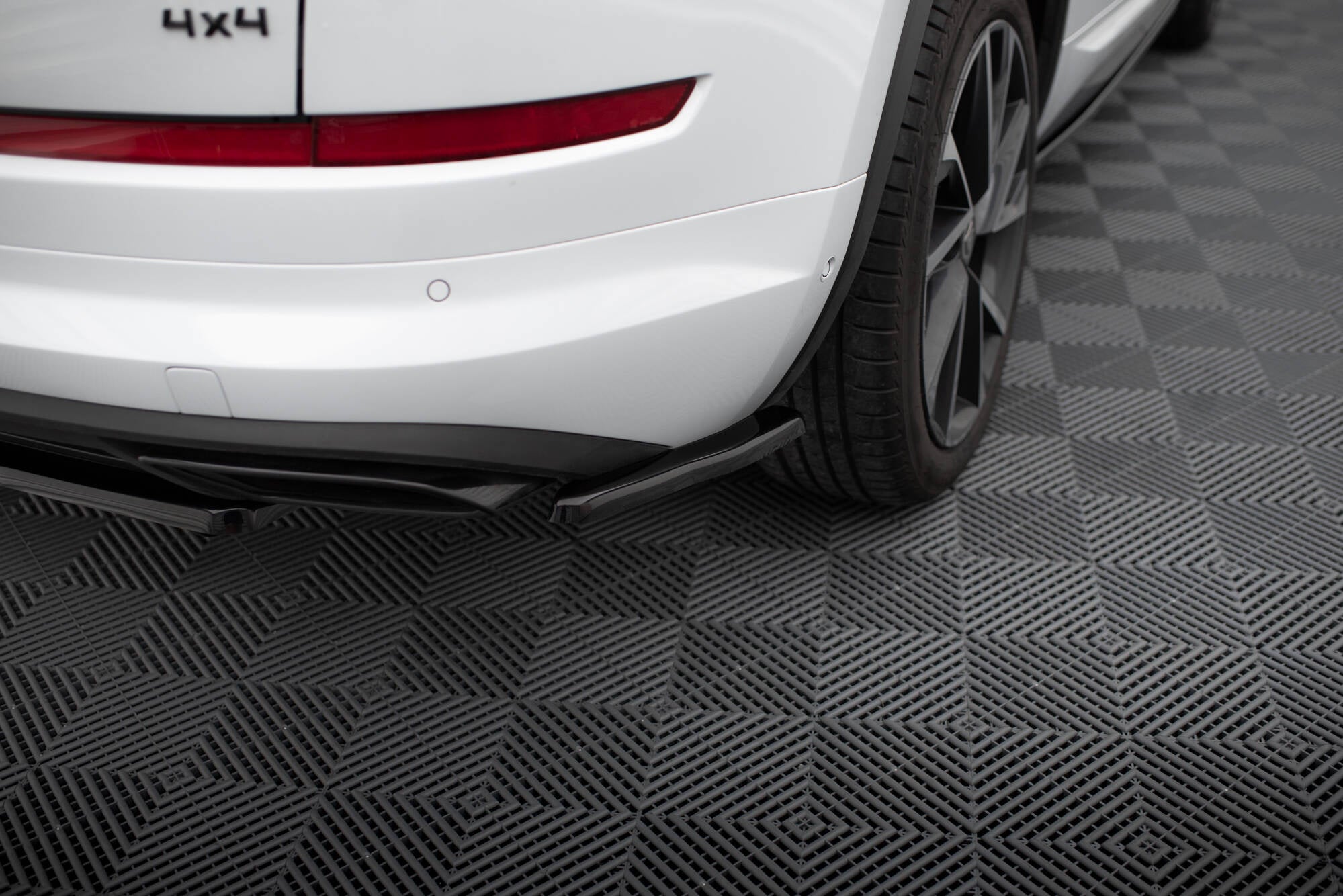 Maxton Design Splitters laterales traseros para Skoda Kodiaq RS Mk1 / Mk1 Facelift - imagen 1