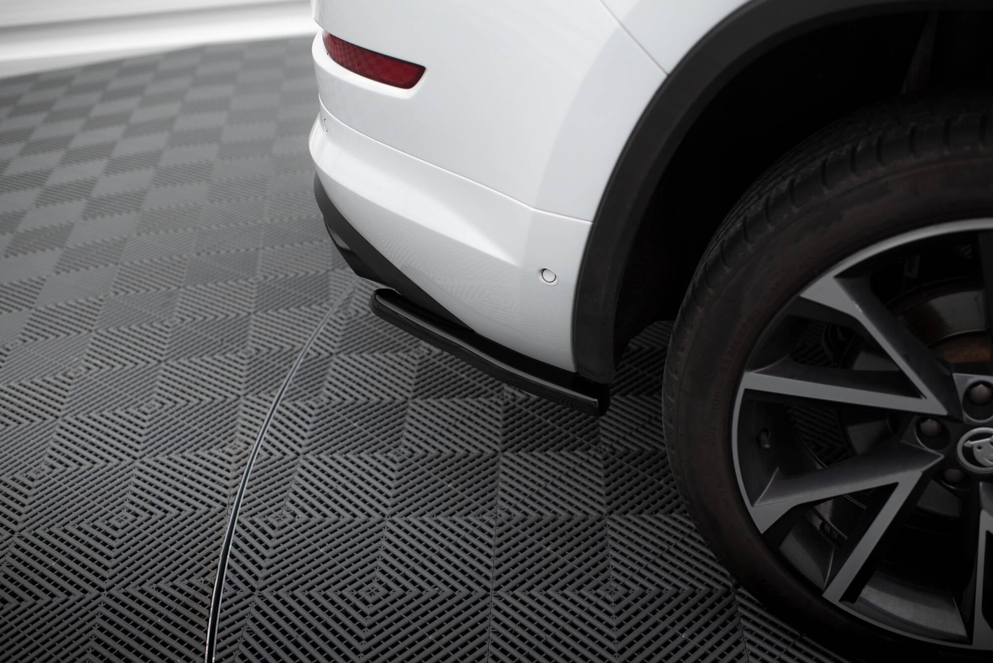 Maxton Design Splitters laterales traseros para Skoda Kodiaq RS Mk1 / Mk1 Facelift - imagen 3