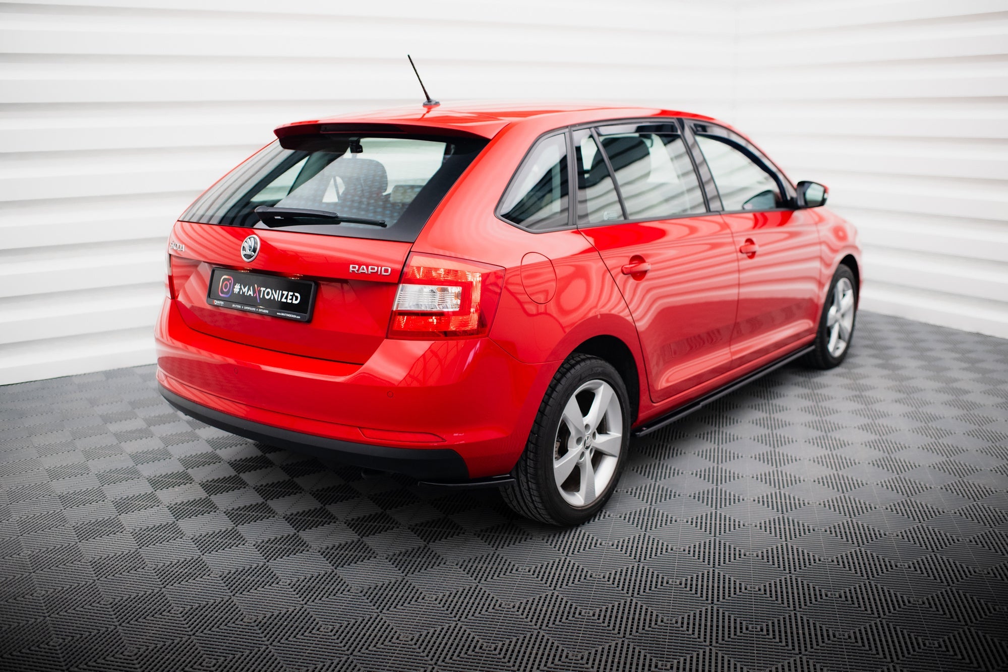 Maxton Design Splitters laterales traseros para Skoda Rapid Spaceback - imagen 3