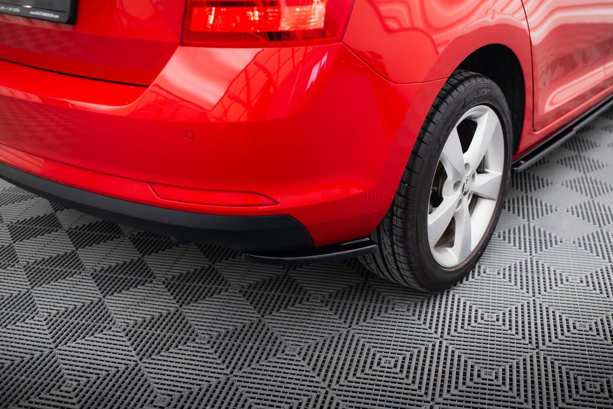 Maxton Design Splitters laterales traseros para Skoda Rapid Spaceback - imagen 1