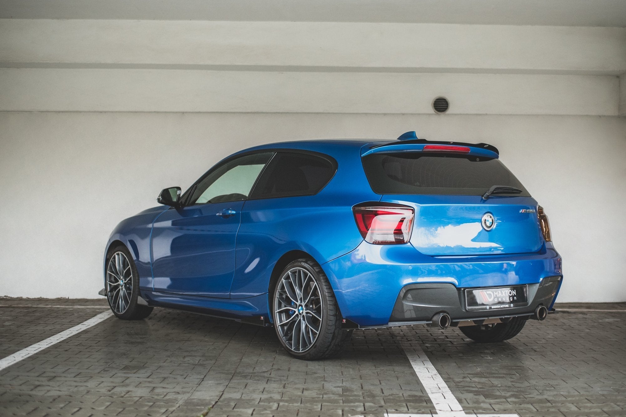 Maxton Design Street Pro Rear Side Splitters + Flaps para BMW M135i F20 - imagen 3