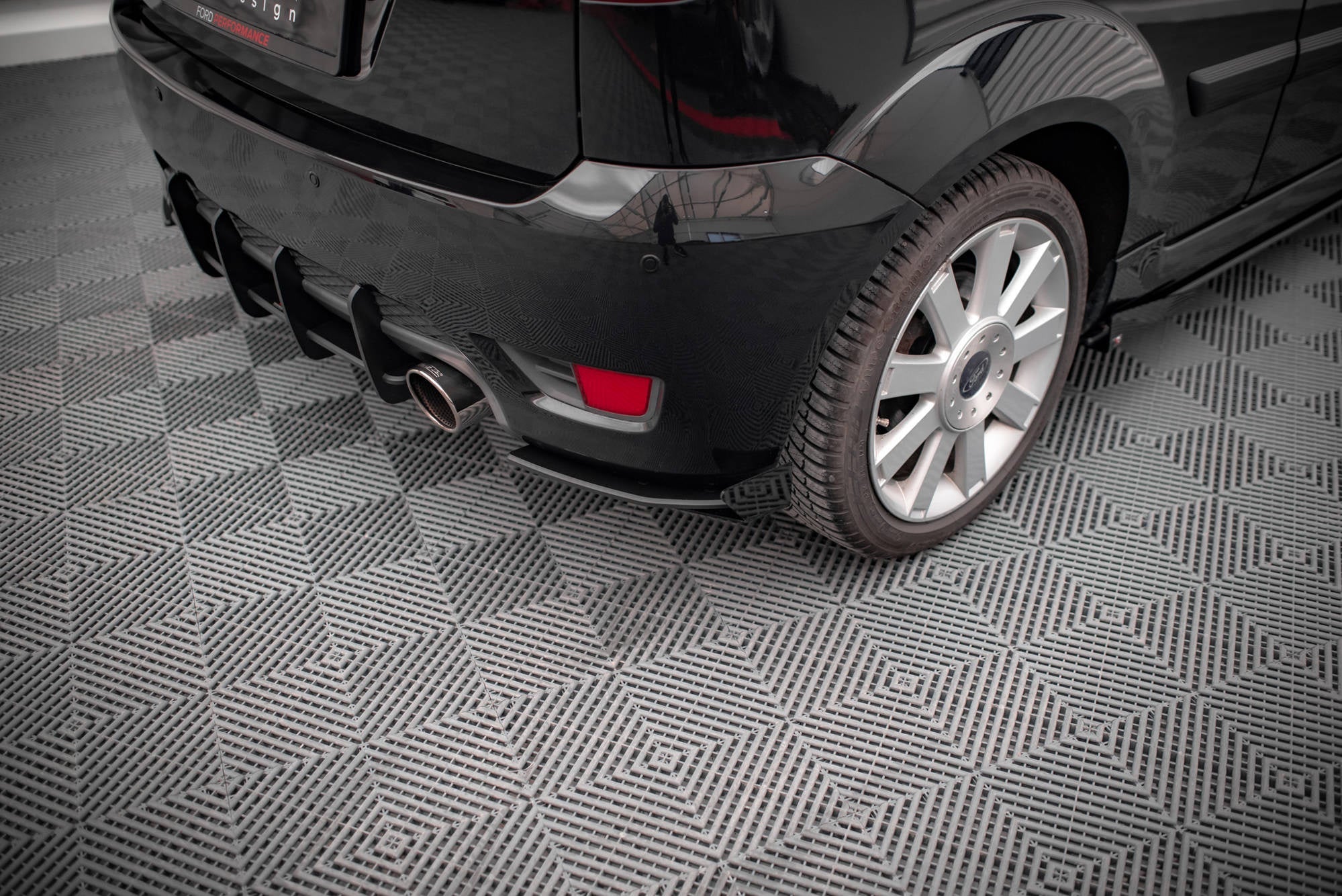 Maxton Design Street Pro Rear Side Splitters + Flaps para Ford Fiesta ST Mk6 - imagen 1