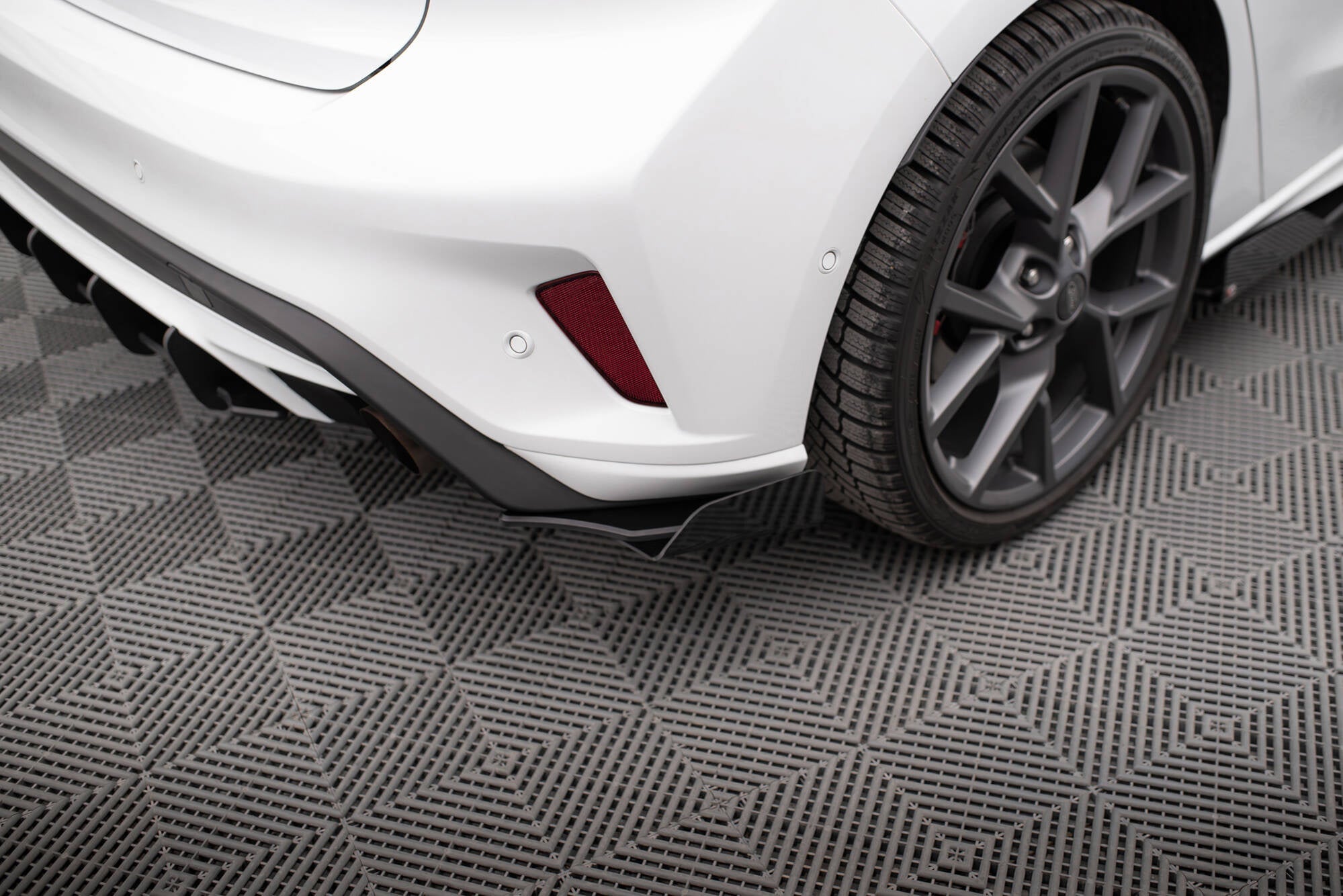 Maxton Design Street Pro Rear Side Splitters + Flaps para Ford Focus ST Mk4 - imagen 1