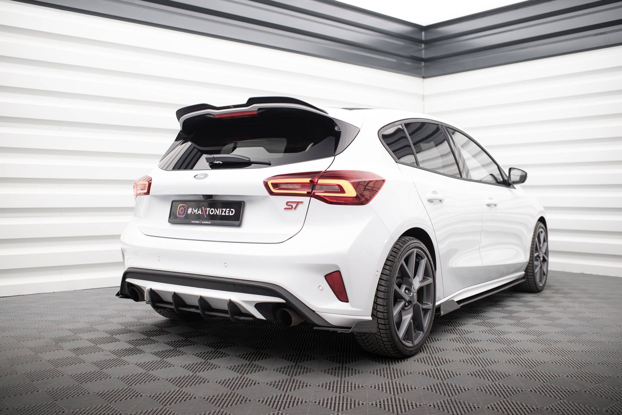Maxton Design Street Pro Rear Side Splitters + Flaps para Ford Focus ST Mk4 - imagen 2