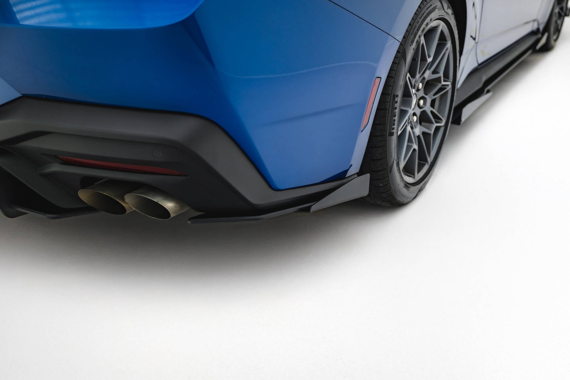 Maxton Design Street Pro Rear Side Splitters + Flaps para Ford Mustang GT Mk7 - imagen 1