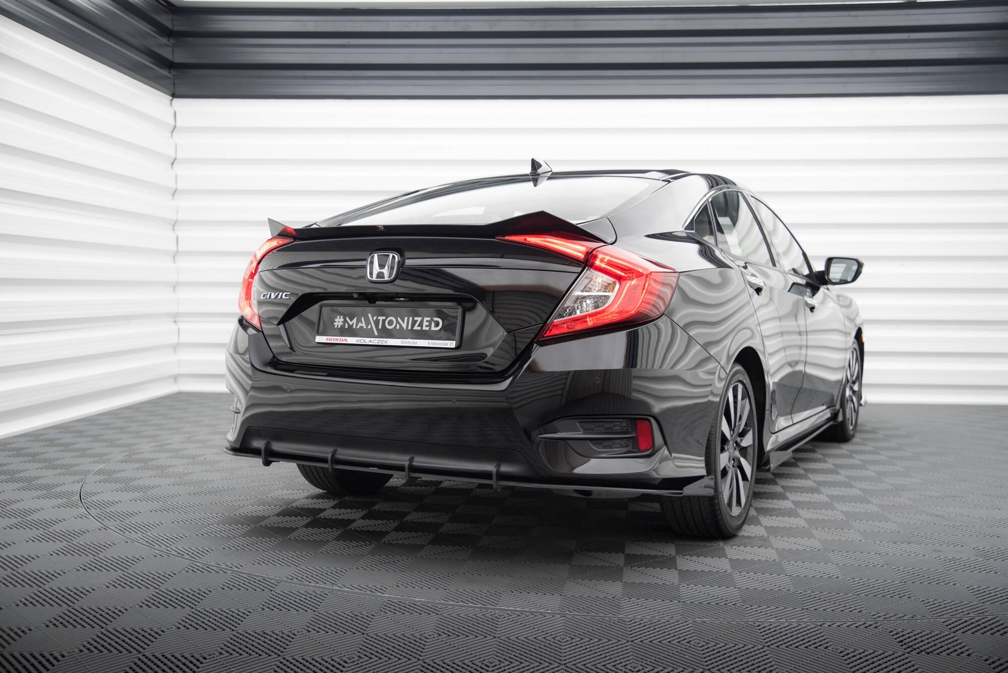 Maxton Design Street Pro Rear Side Splitters + Flaps para Honda Civic Mk10 - imagen 1