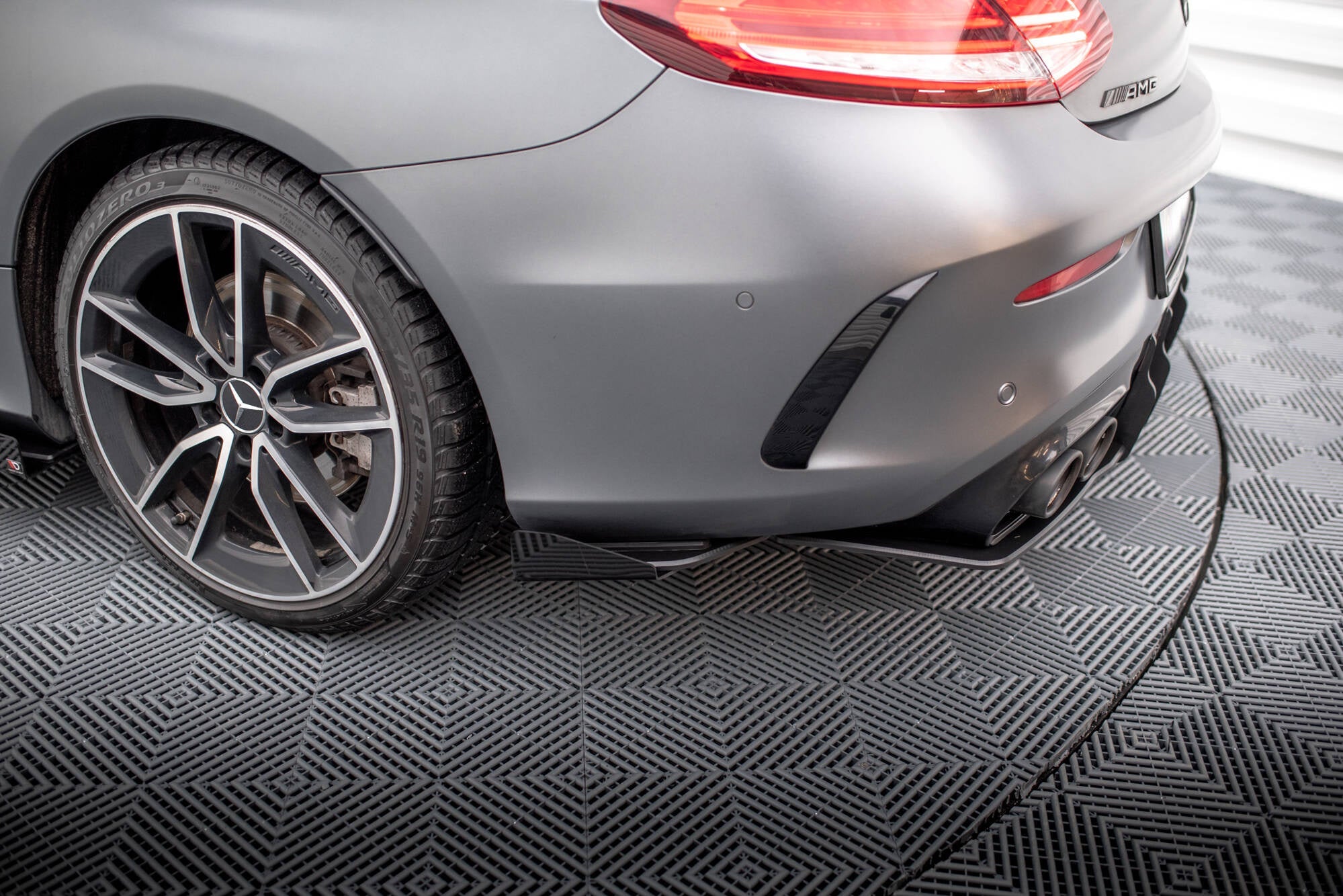 Maxton Design Street Pro Rear Side Splitters + Flaps para Mercedes-AMG C43 Coupe / Cabrio C205 Facelift / A205 Facelift - imagen 1