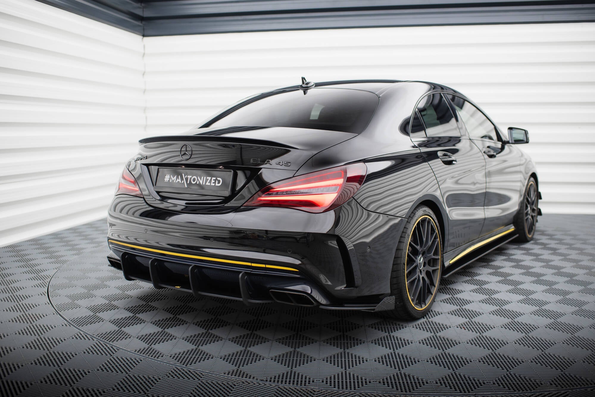 Maxton Design Street Pro Rear Side Splitters + Flaps para Mercedes-AMG CLA 45 C117 Facelift - imagen 2