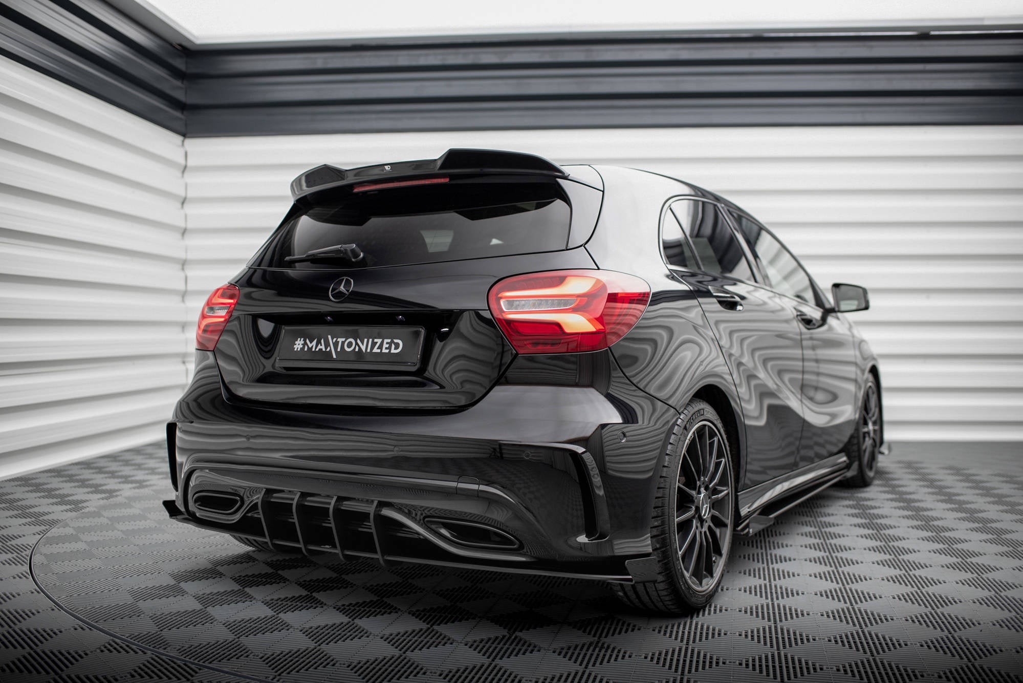 Maxton Design Street Pro Rear Side Splitters + Flaps para Mercedes-Benz A AMG-Line W176 Facelift - imagen 3