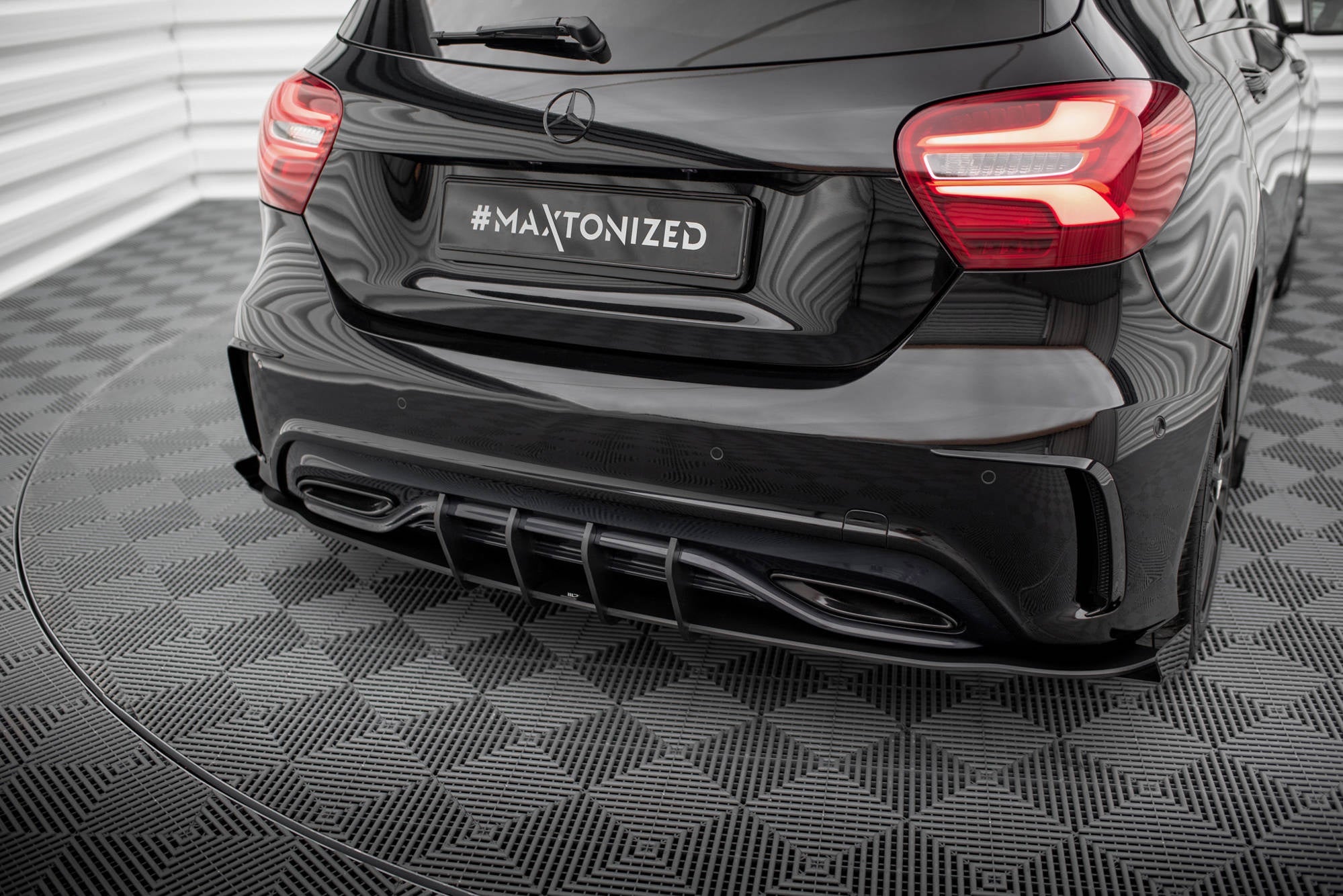 Maxton Design Street Pro Rear Side Splitters + Flaps para Mercedes-Benz A AMG-Line W176 Facelift - imagen 1