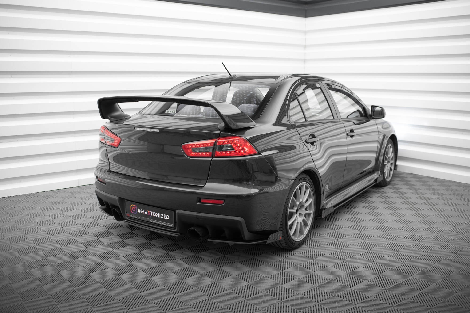 Maxton Design Street Pro Rear Side Splitters + Flaps para Mitsubishi Lancer EVO X - imagen 2