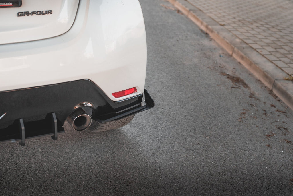 Maxton Design Street Pro Rear Side Splitters + Flaps para Toyota GR Yaris Mk4 - imagen 3