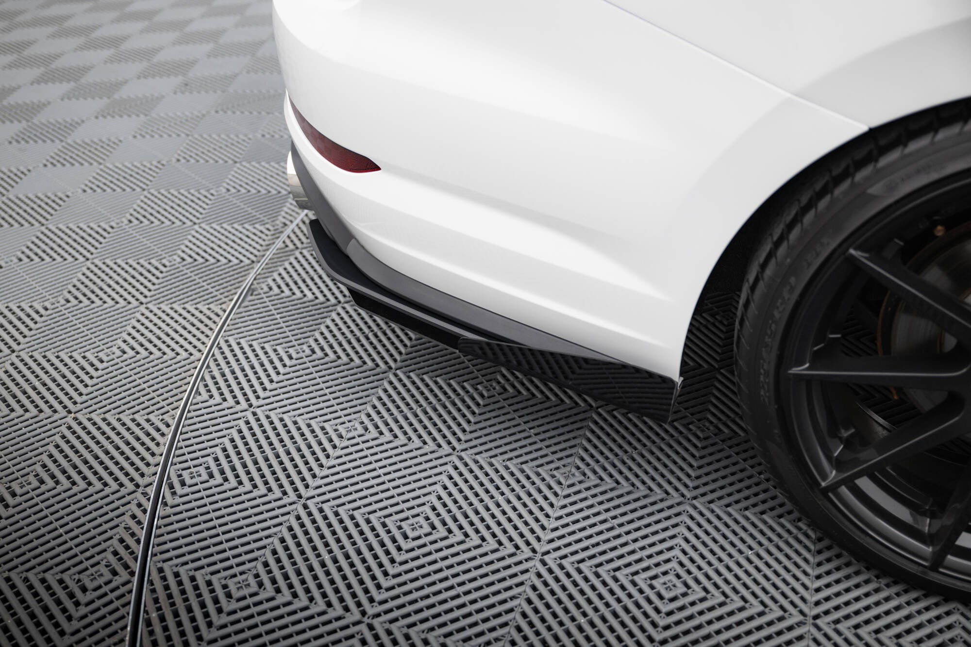 Maxton Design Street Pro Rear Side Splitters + Flaps para Volkswagen Jetta GLI Mk7 - imagen 3