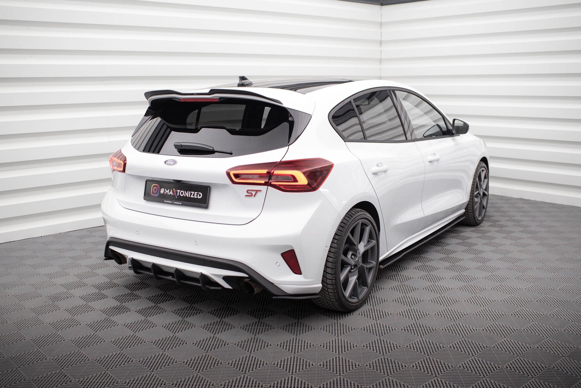 Maxton Design Street Pro Rear Side Splitters para Ford Focus ST Mk4 - imagen 2