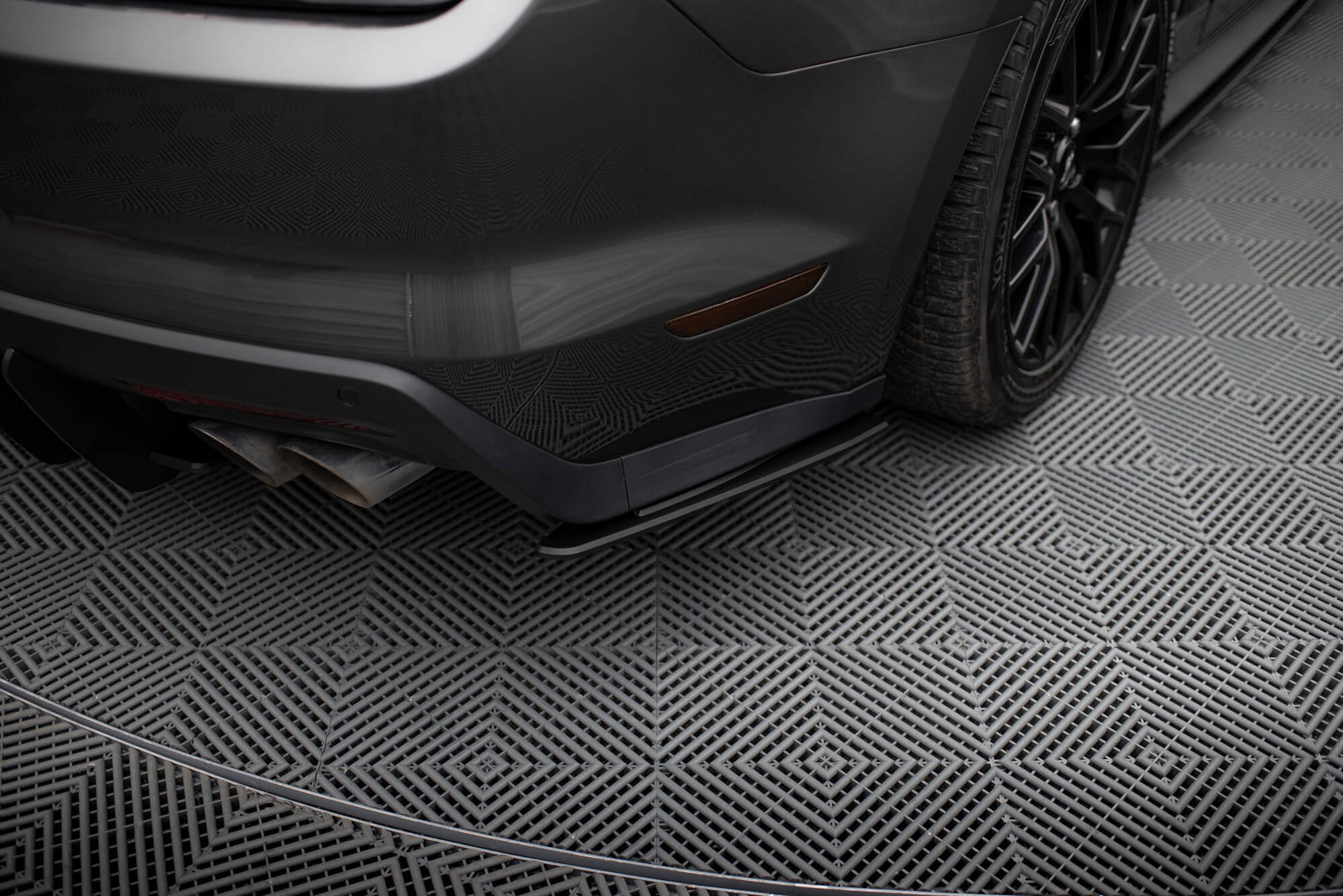 Maxton Design Street Pro Rear Side Splitters para Ford Mustang GT Mk6 - imagen 1