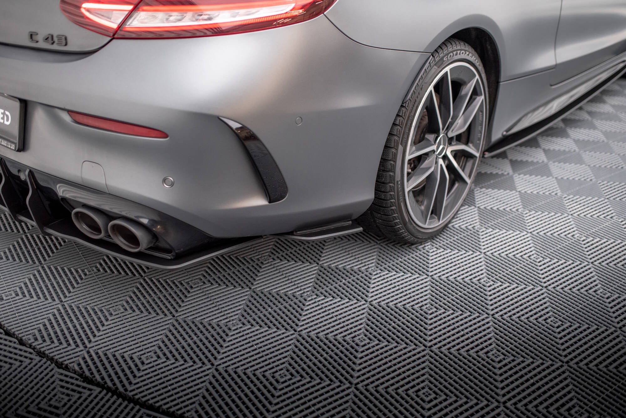 Maxton Design Street Pro Rear Side Splitters para Mercedes-AMG C43 Coupe / Cabrio C205 Facelift / A205 Facelift - imagen 1