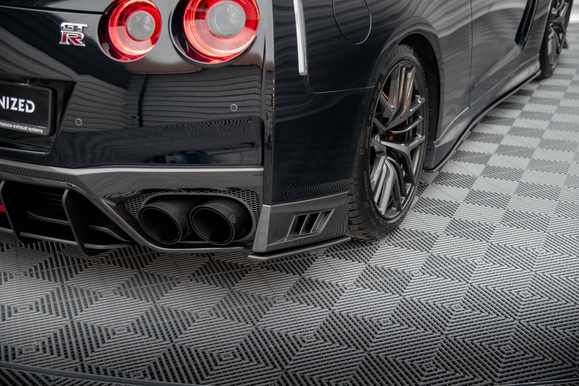 Maxton Design Street Pro Rear Side Splitters para Nissan GTR R35 Facelift - imagen 1