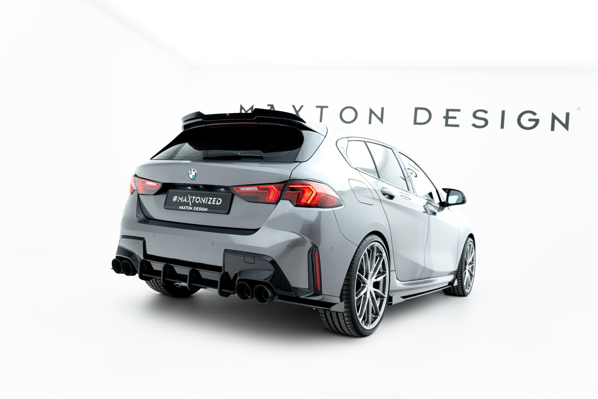 Maxton Design Street Pro Rear Side Splitters V.1 + Flaps para BMW M135i F70 - imagen 3